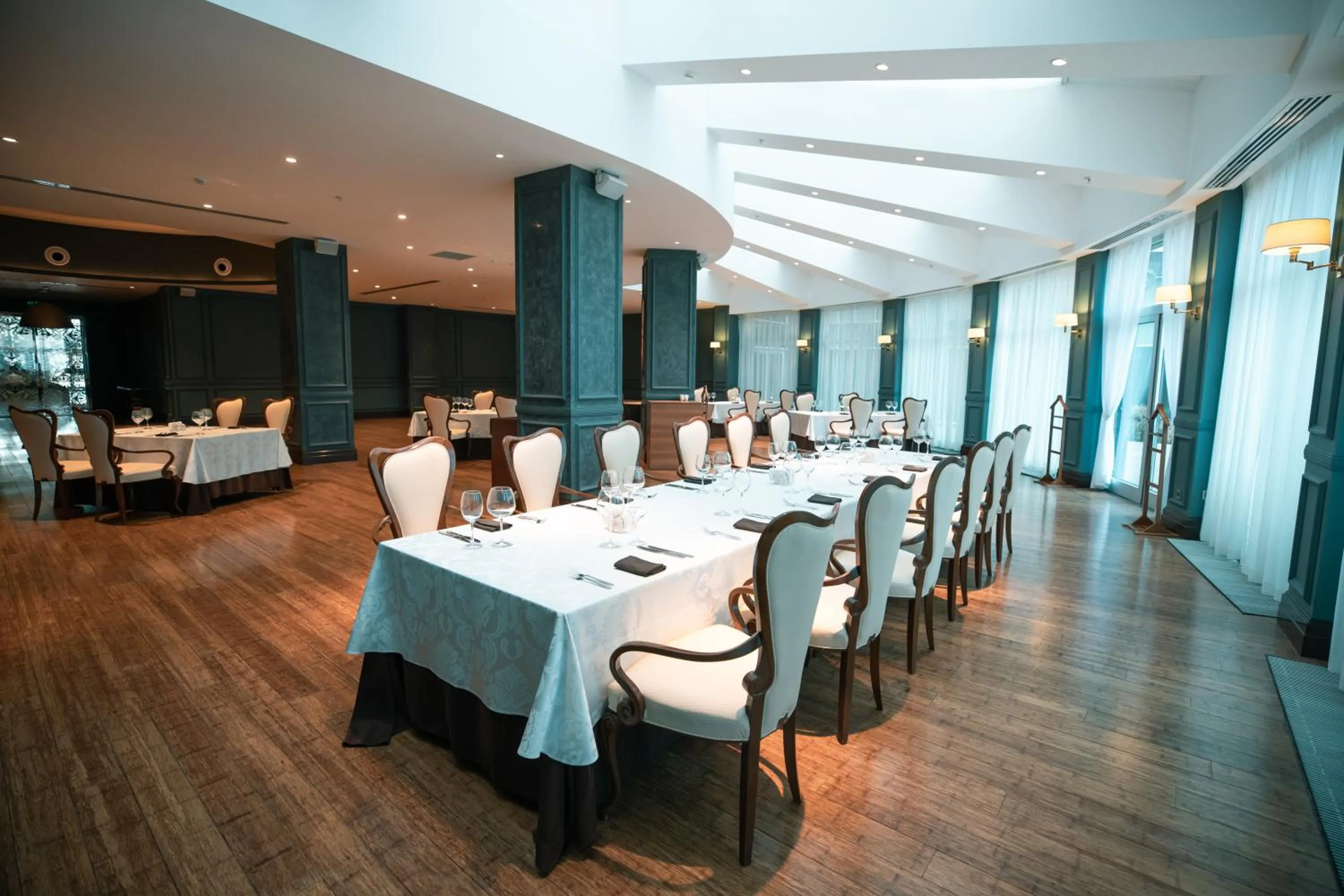 Restaurant/places to eat in FLY INN BAKU