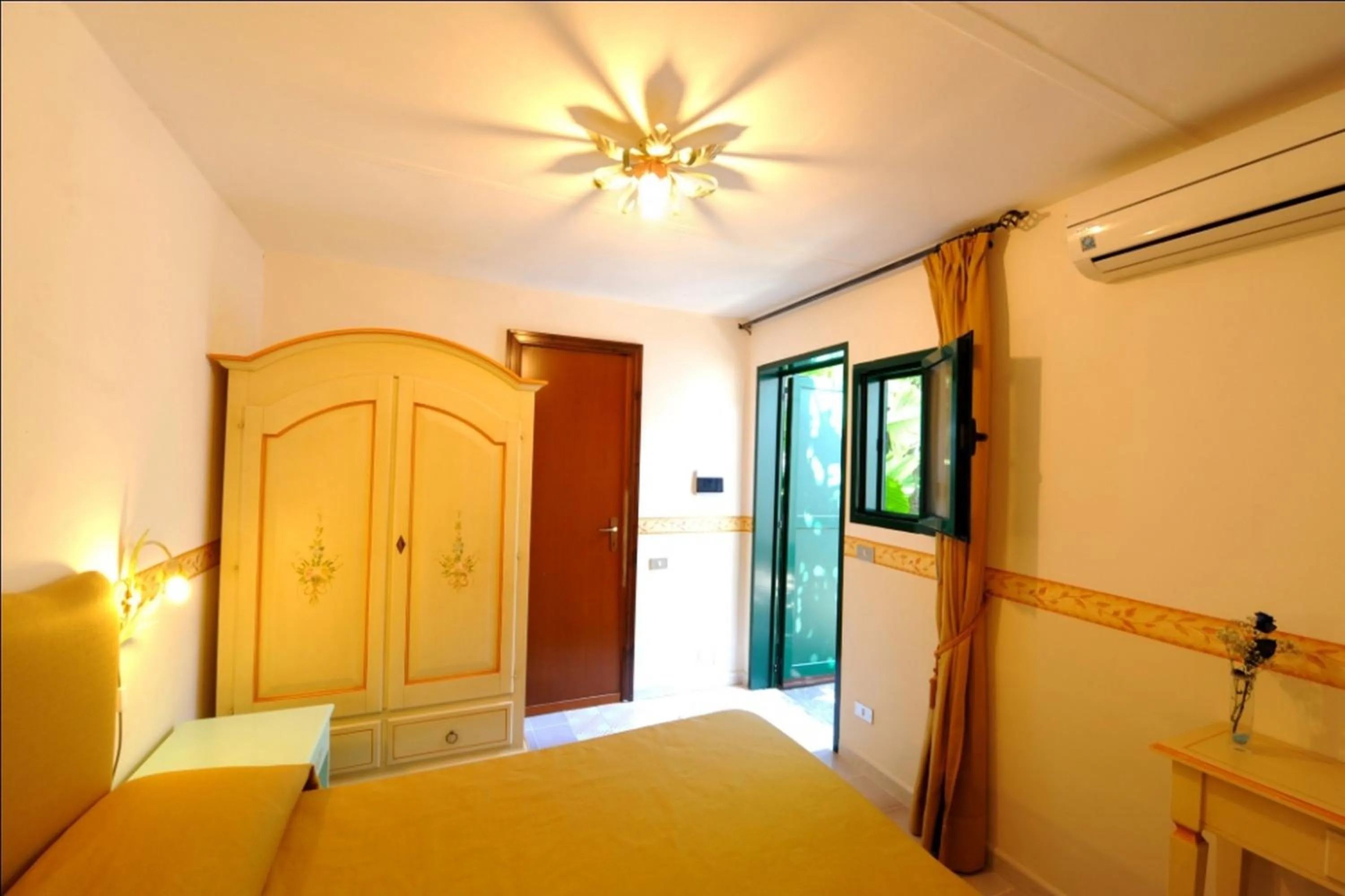 Photo of the whole room, Bed in Hotel Torre Saracena