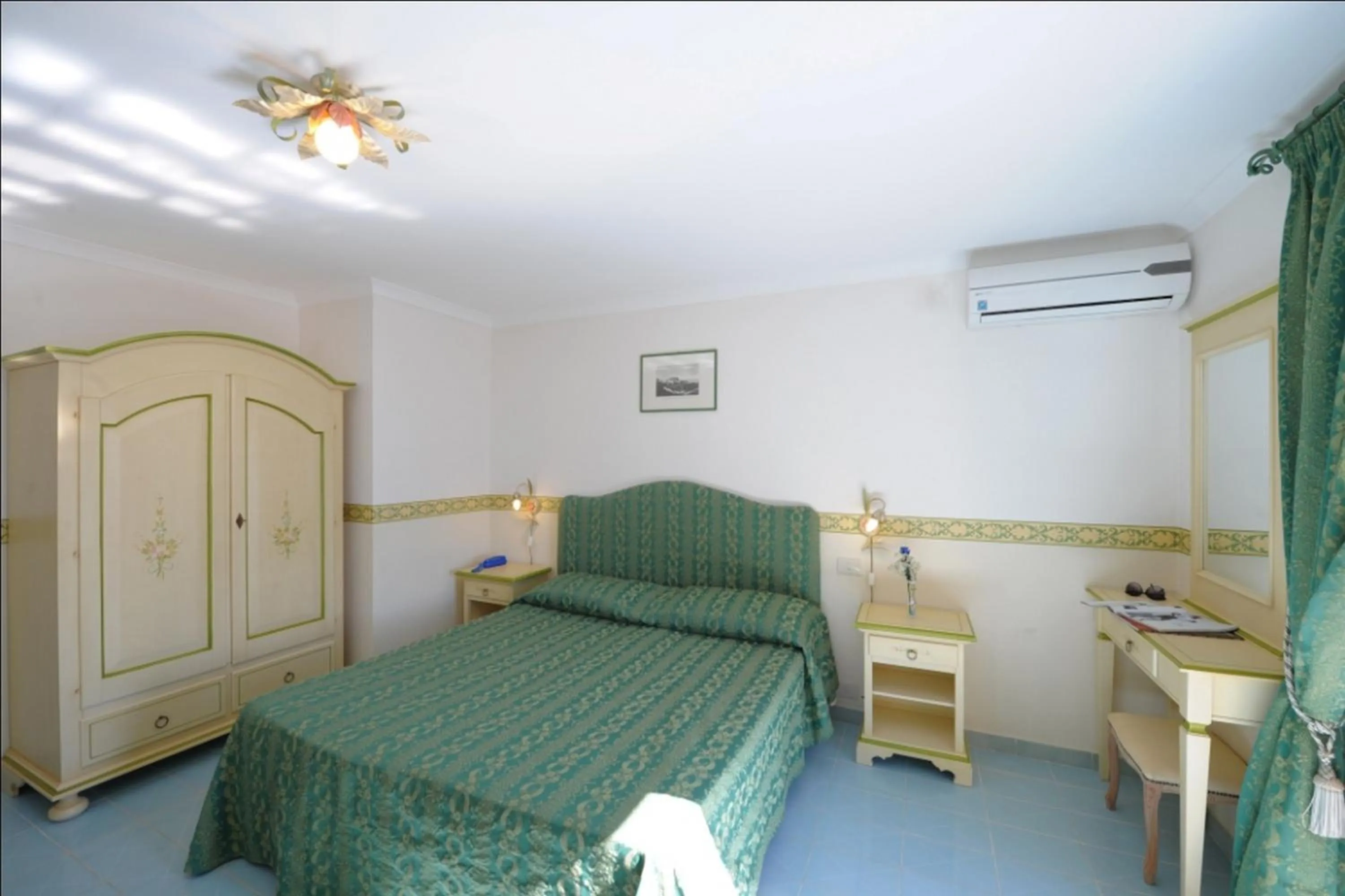 Photo of the whole room, Bed in Hotel Torre Saracena