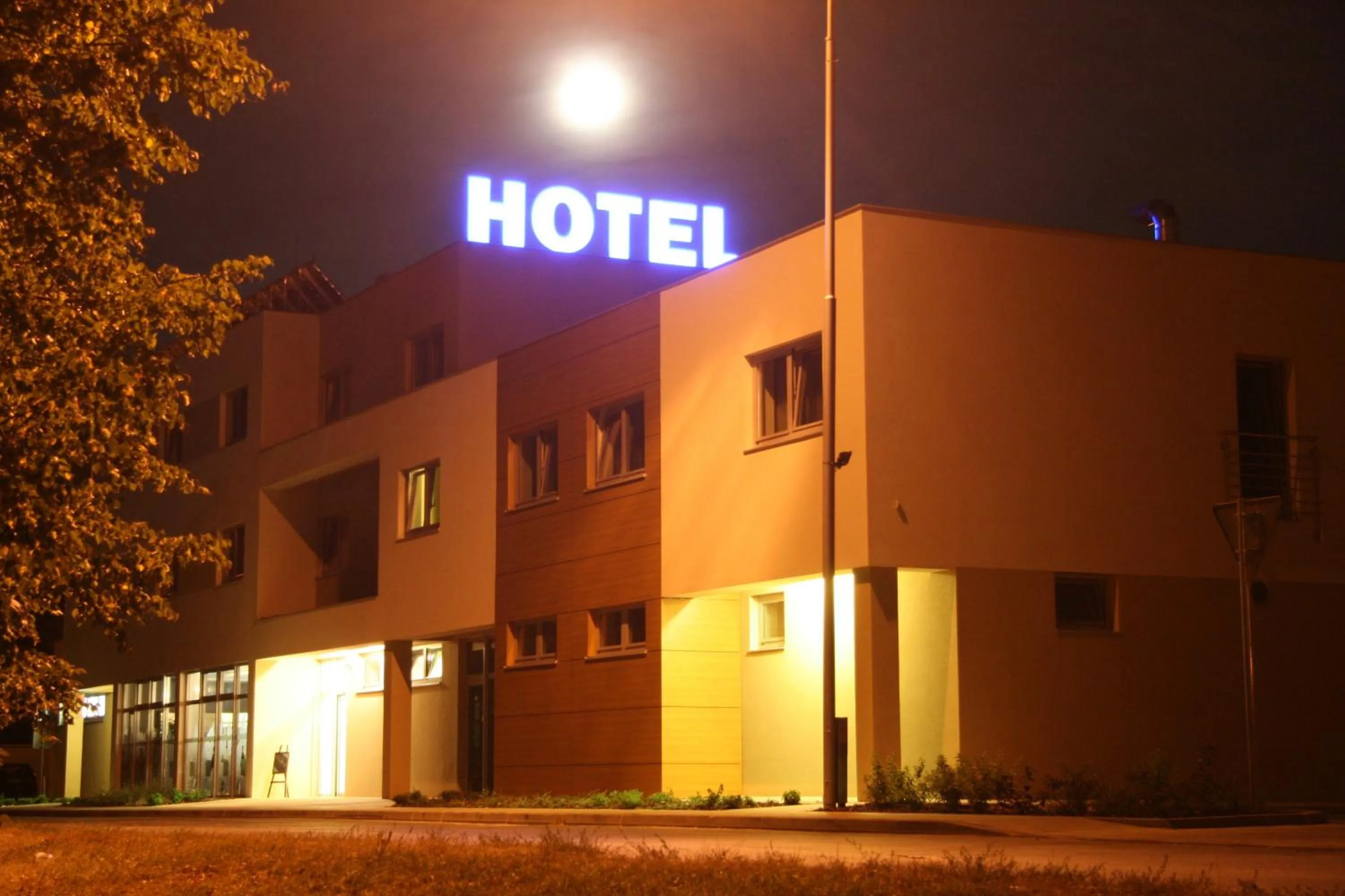 Facade/entrance in Hotel River