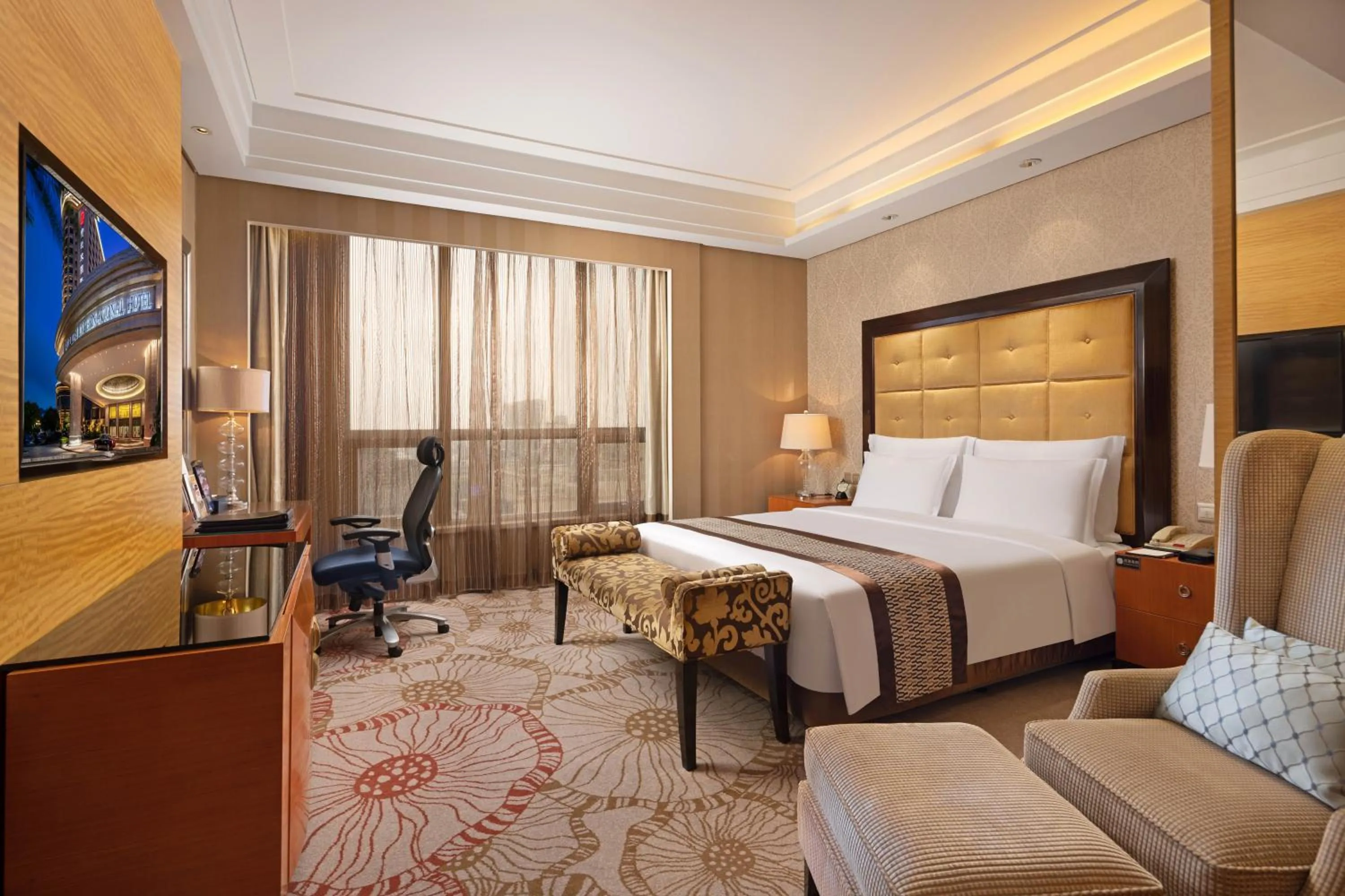 Photo of the whole room, Bed in Shenzhen Baolilai International Hotel (Baoan, Fuyong)