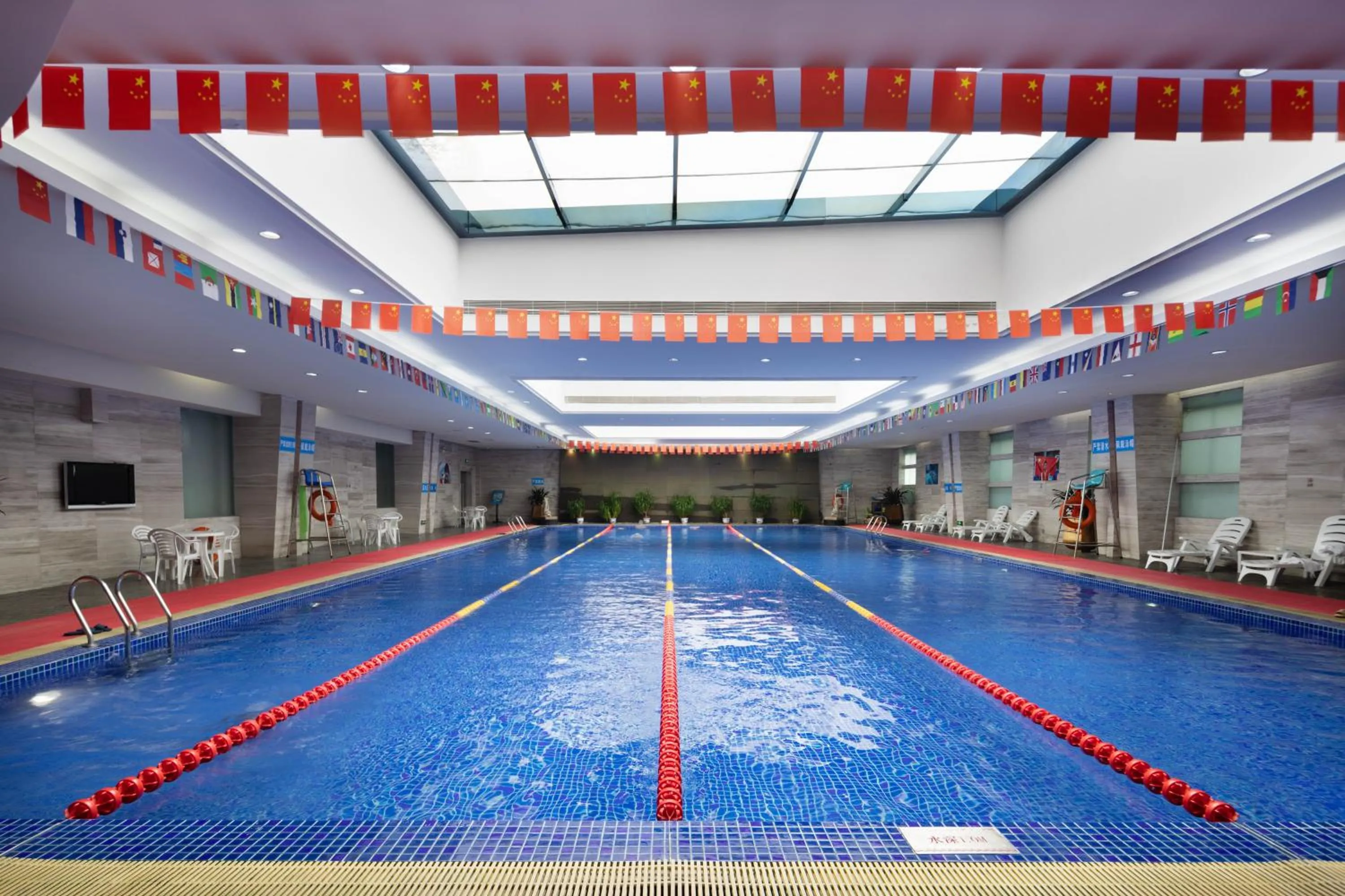 Swimming pool in Shenzhen Baolilai International Hotel (Baoan, Fuyong)