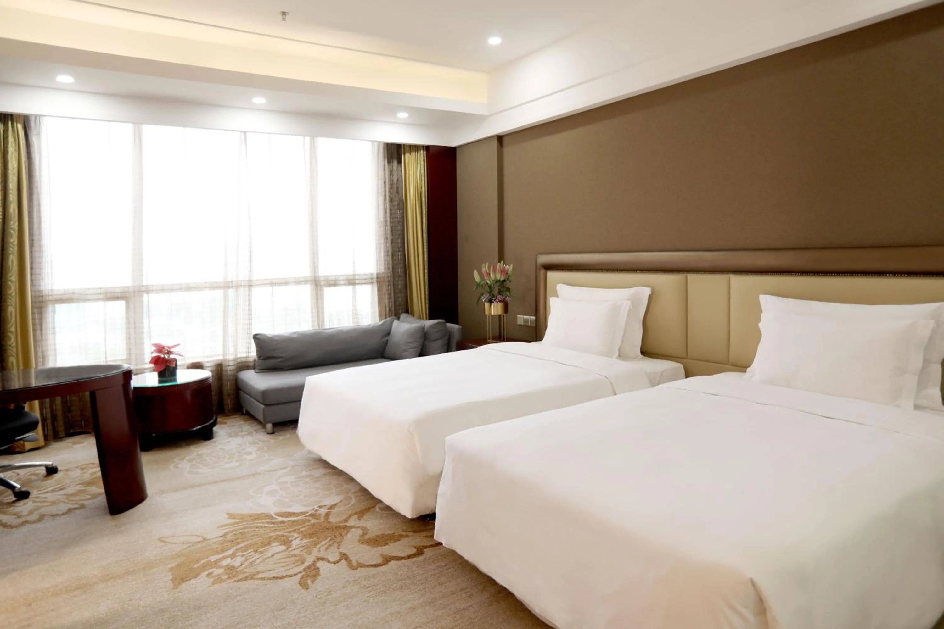 Photo of the whole room, Bed in Shenzhen Baolilai International Hotel (Baoan, Fuyong)