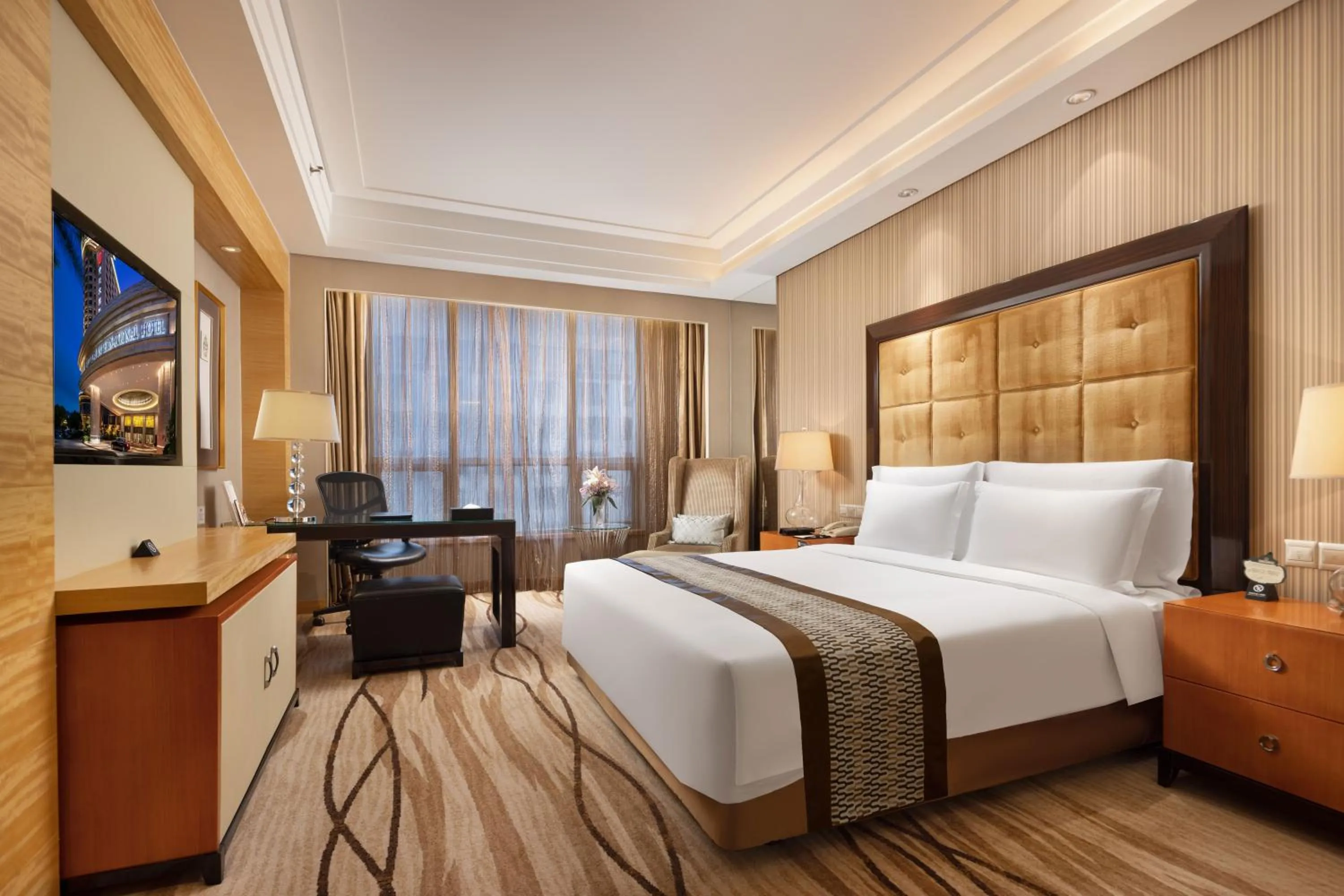 Photo of the whole room, Bed in Shenzhen Baolilai International Hotel (Baoan, Fuyong)