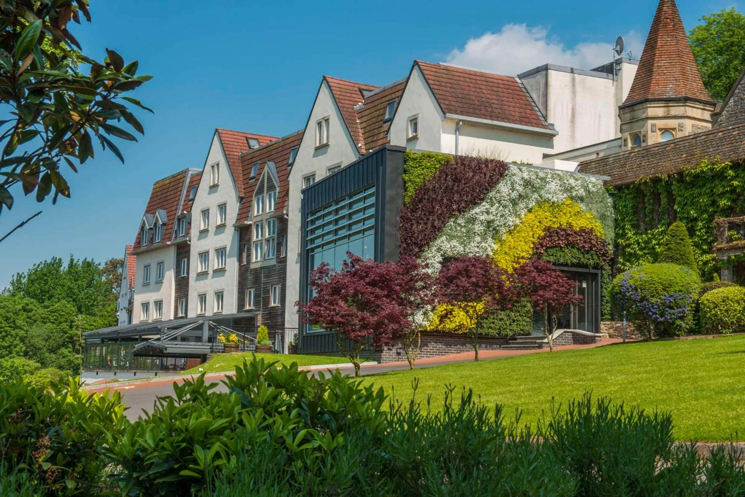 Property building in DoubleTree by Hilton Bristol South - Cadbury House
