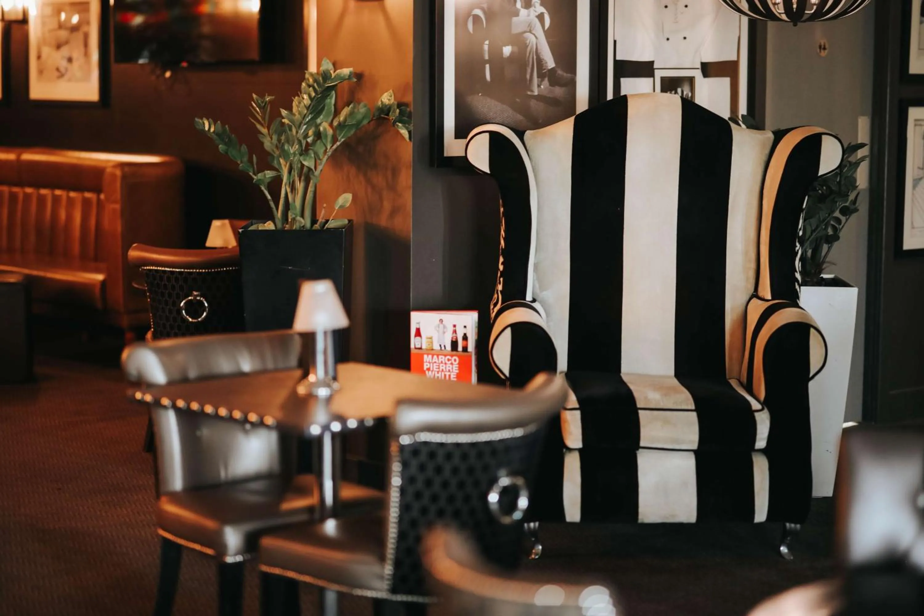 Lounge or bar in DoubleTree by Hilton Bristol South - Cadbury House