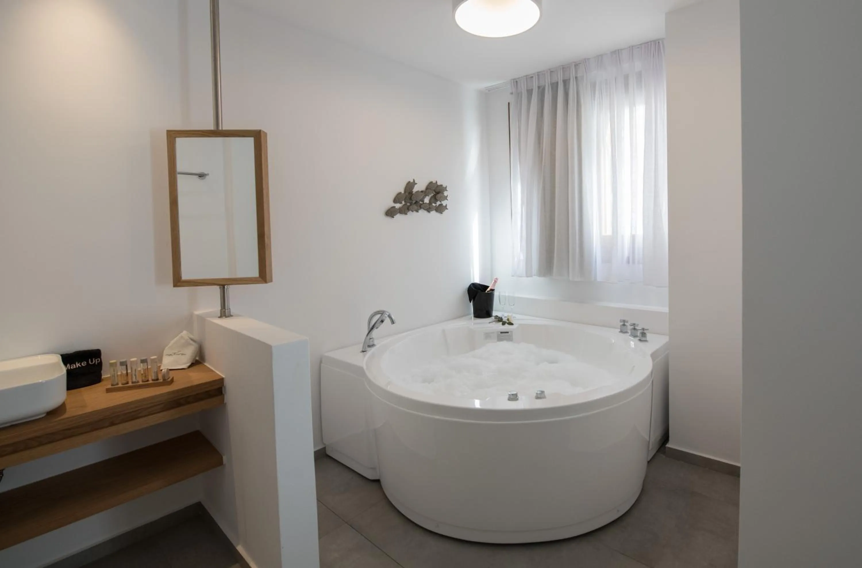 Hot Tub in Natura Luxury Boutique Hotel Skopelos