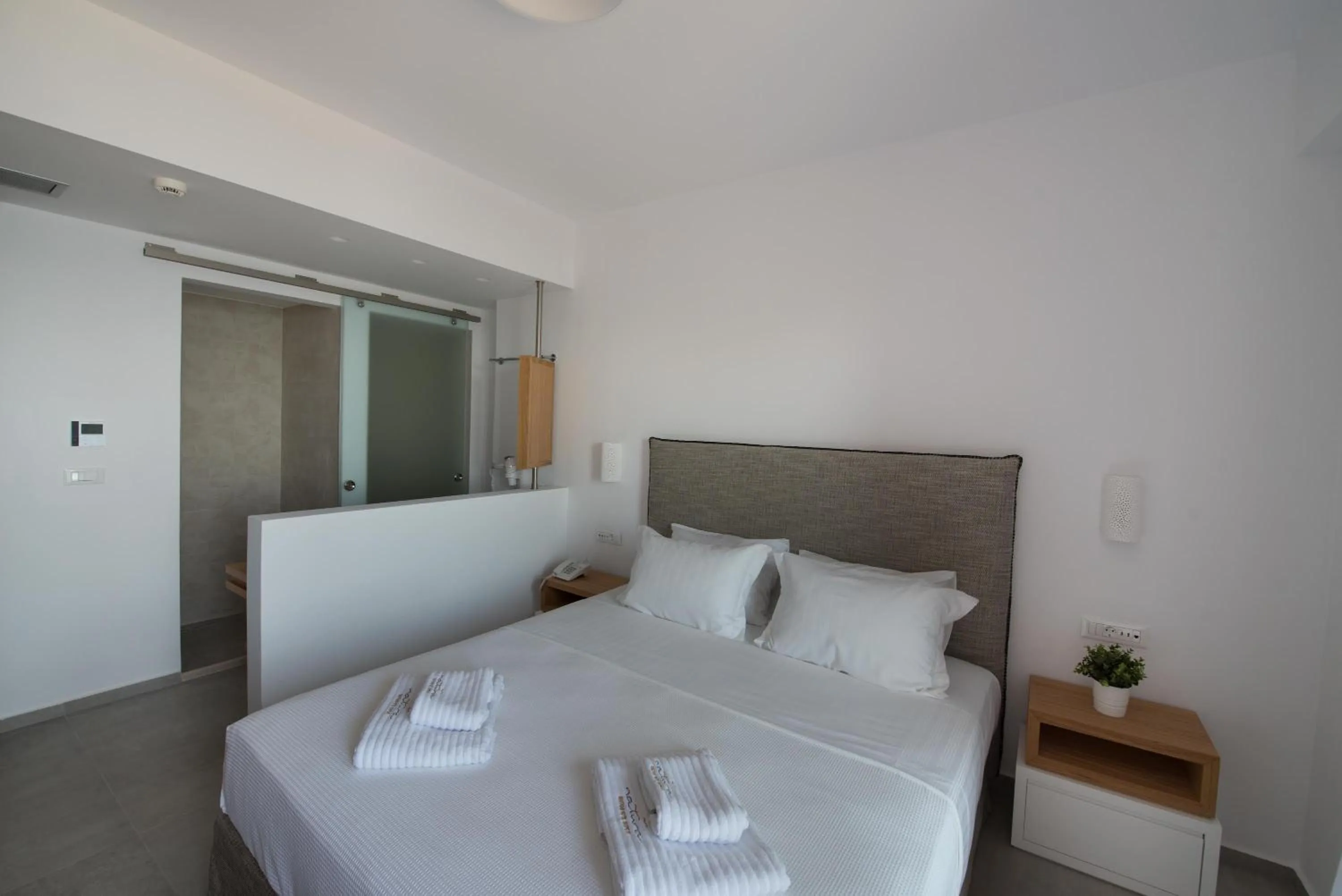 Shower, Bed in Natura Luxury Boutique Hotel Skopelos