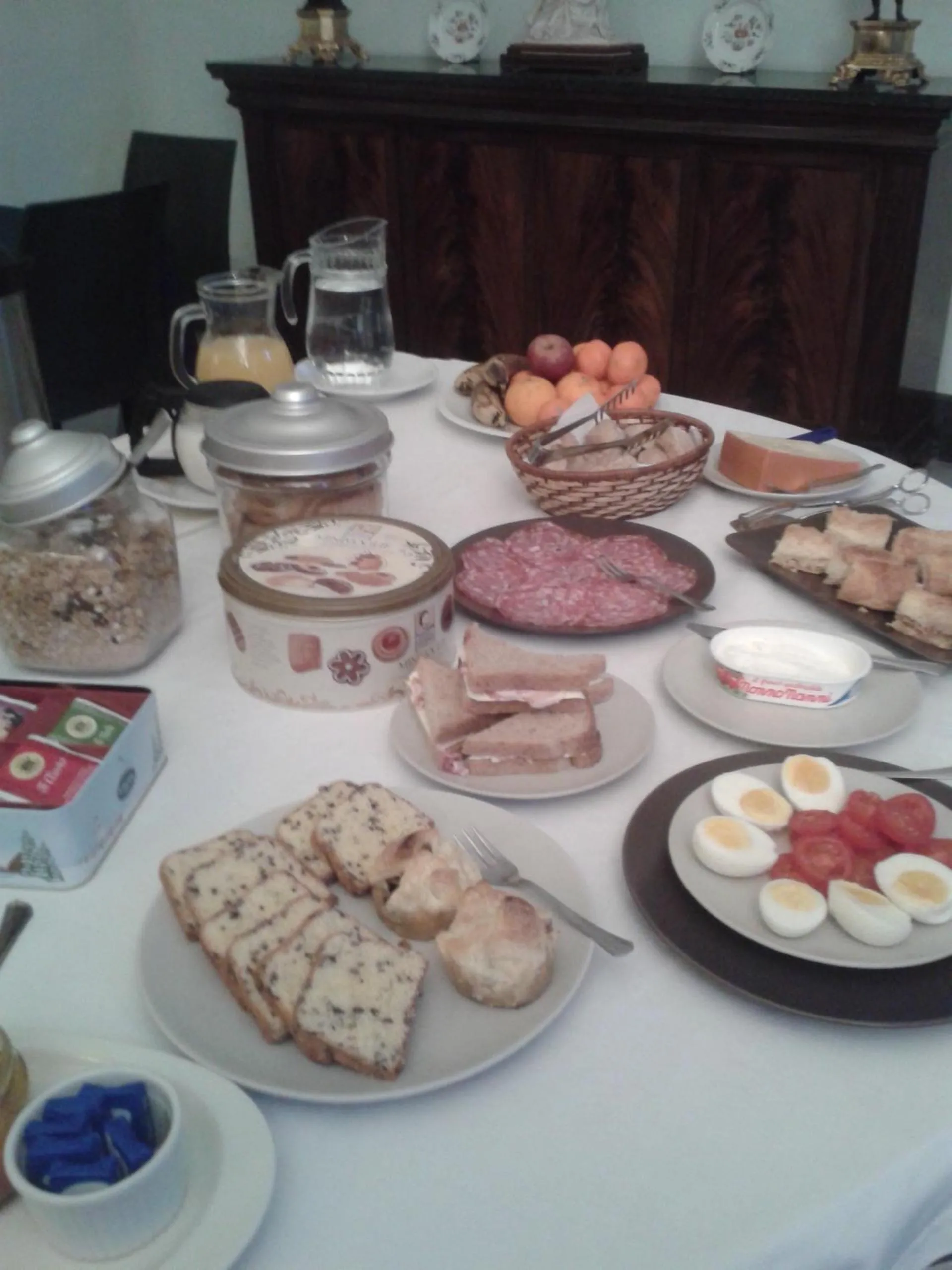 Italian breakfast in B&B Villa San Gennariello