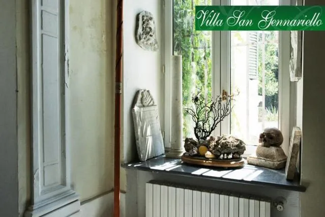 Decorative detail in B&B Villa San Gennariello