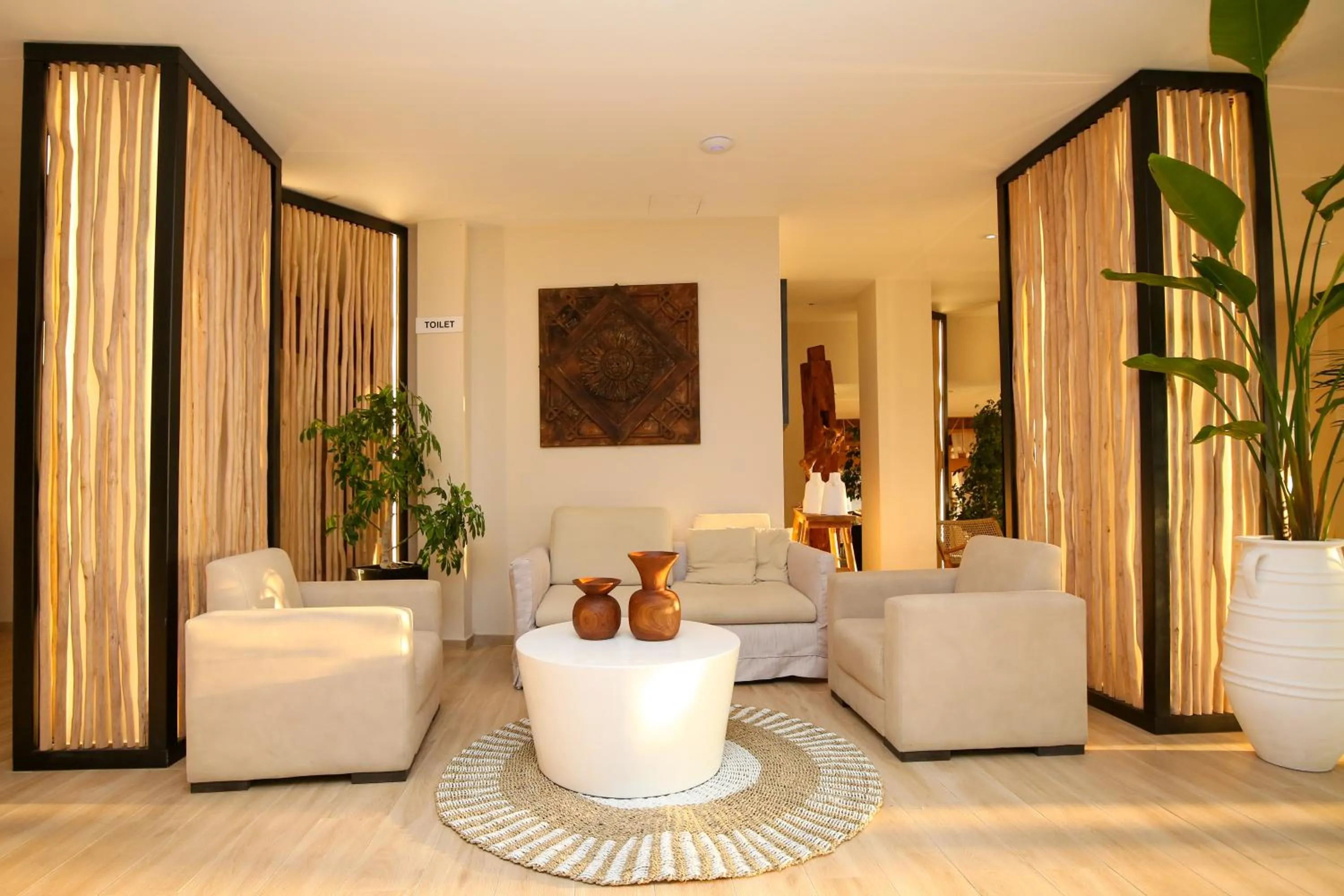 Seating area in Regina Blu