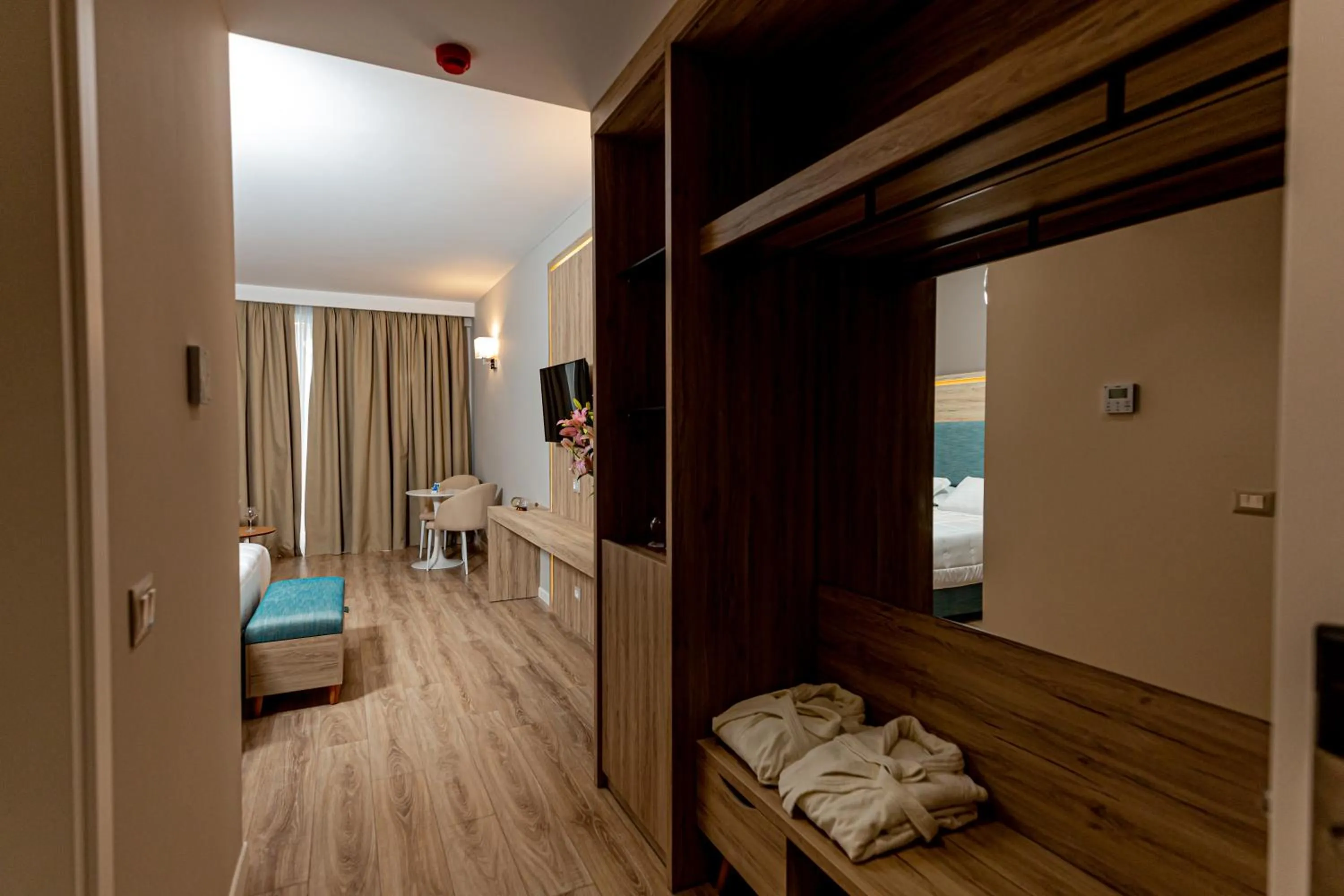 Communal lounge/ TV room, Bed in Regina Blu