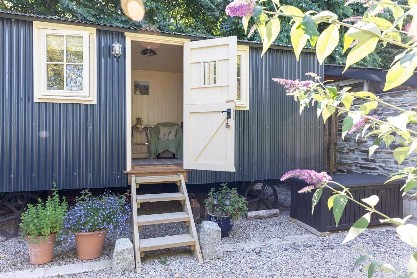 Facade/entrance in Brookfields