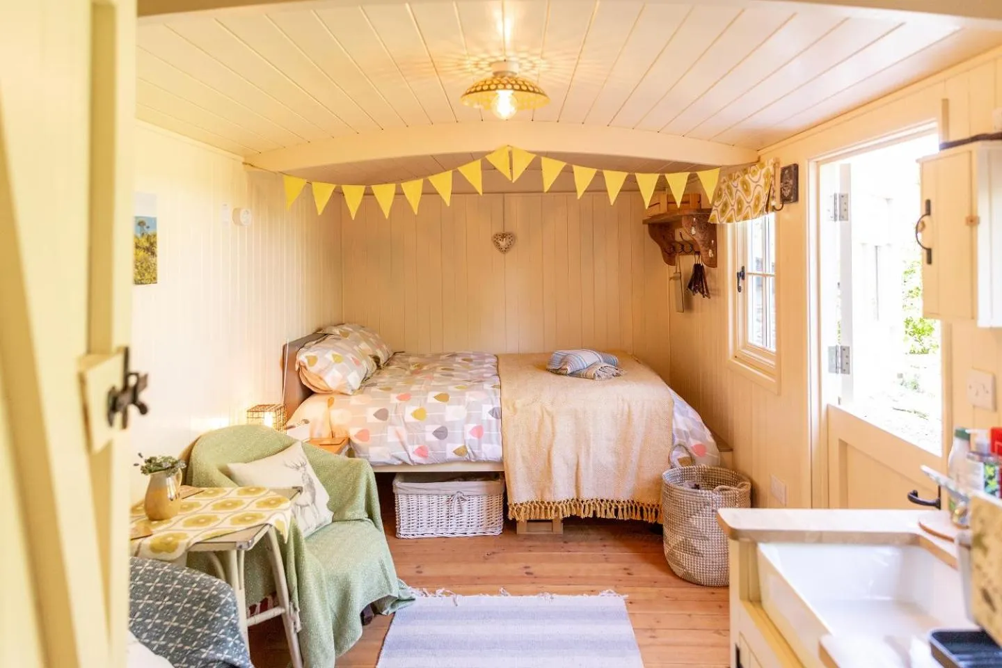 Photo of the whole room in Brookfields