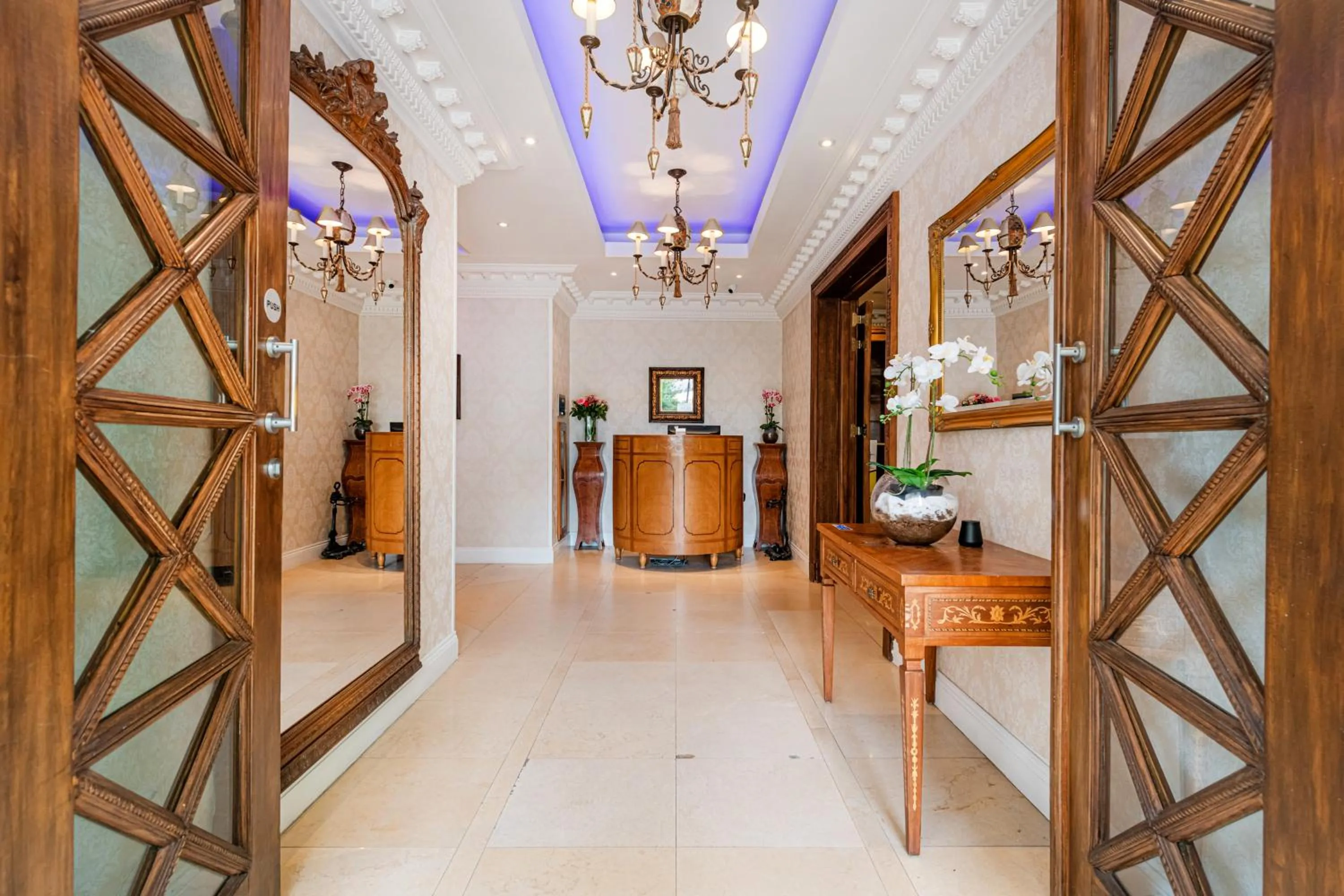 Lobby or reception in Ashburn Hotel