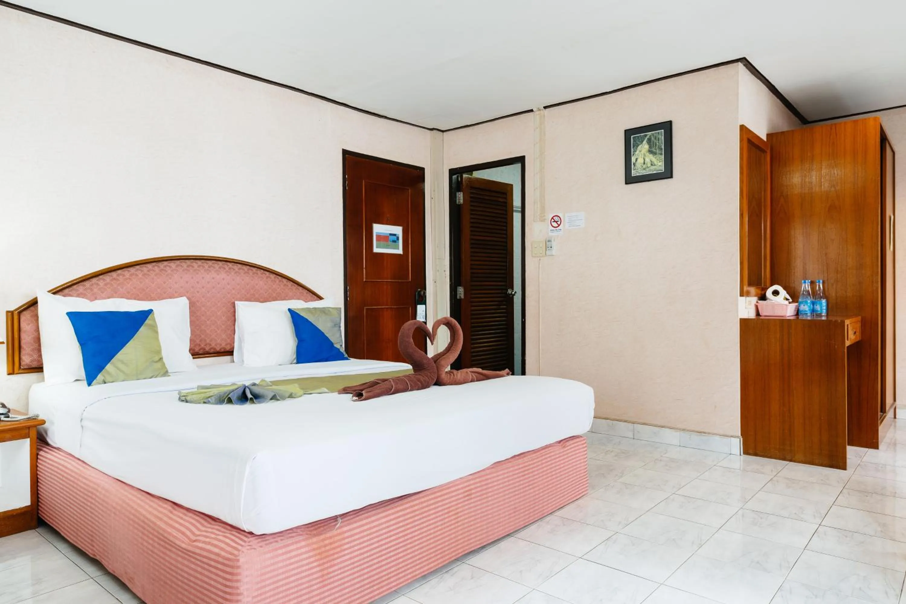 Photo of the whole room, Bed in Thipurai Annex Hotel