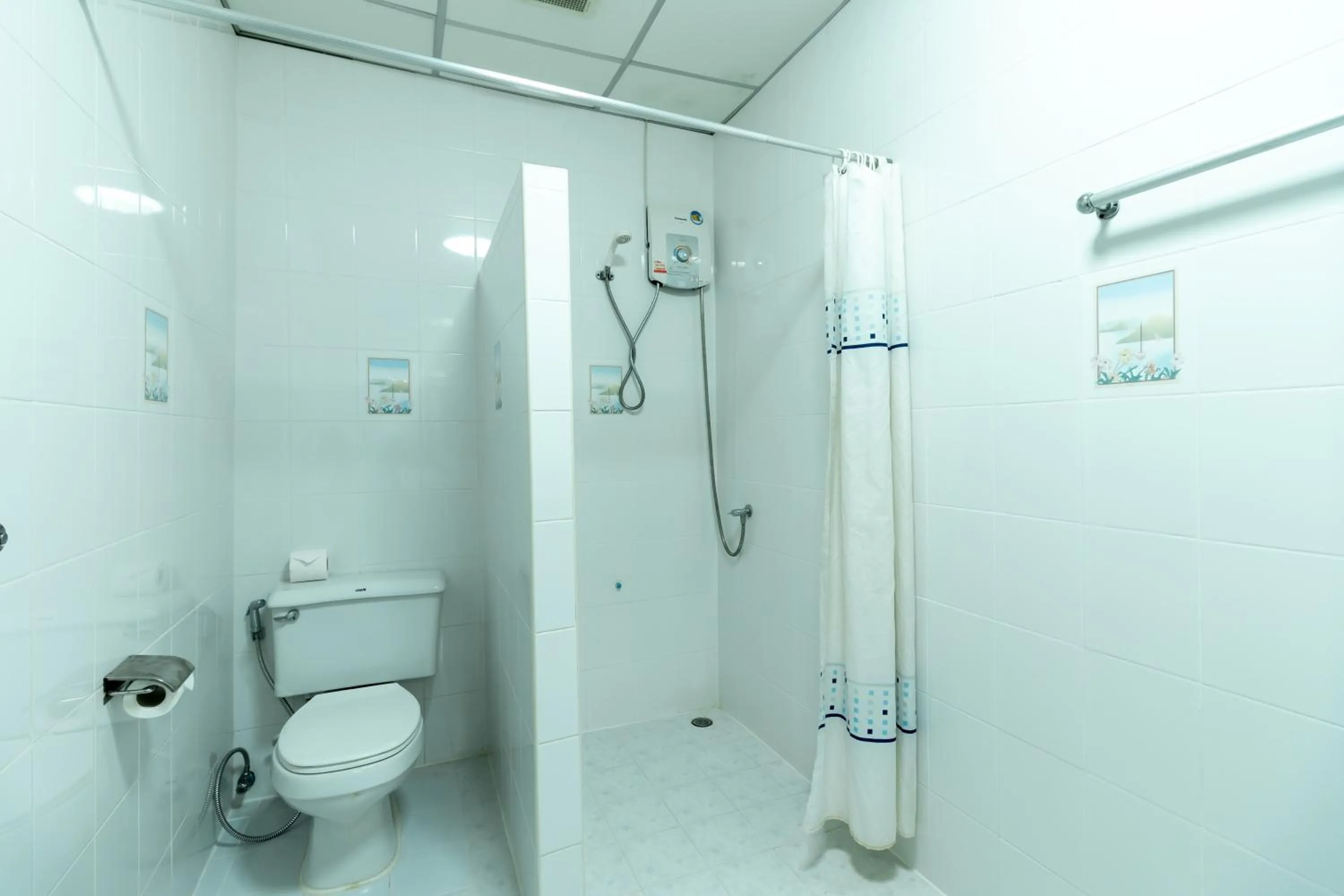 Bathroom in Thipurai Annex Hotel