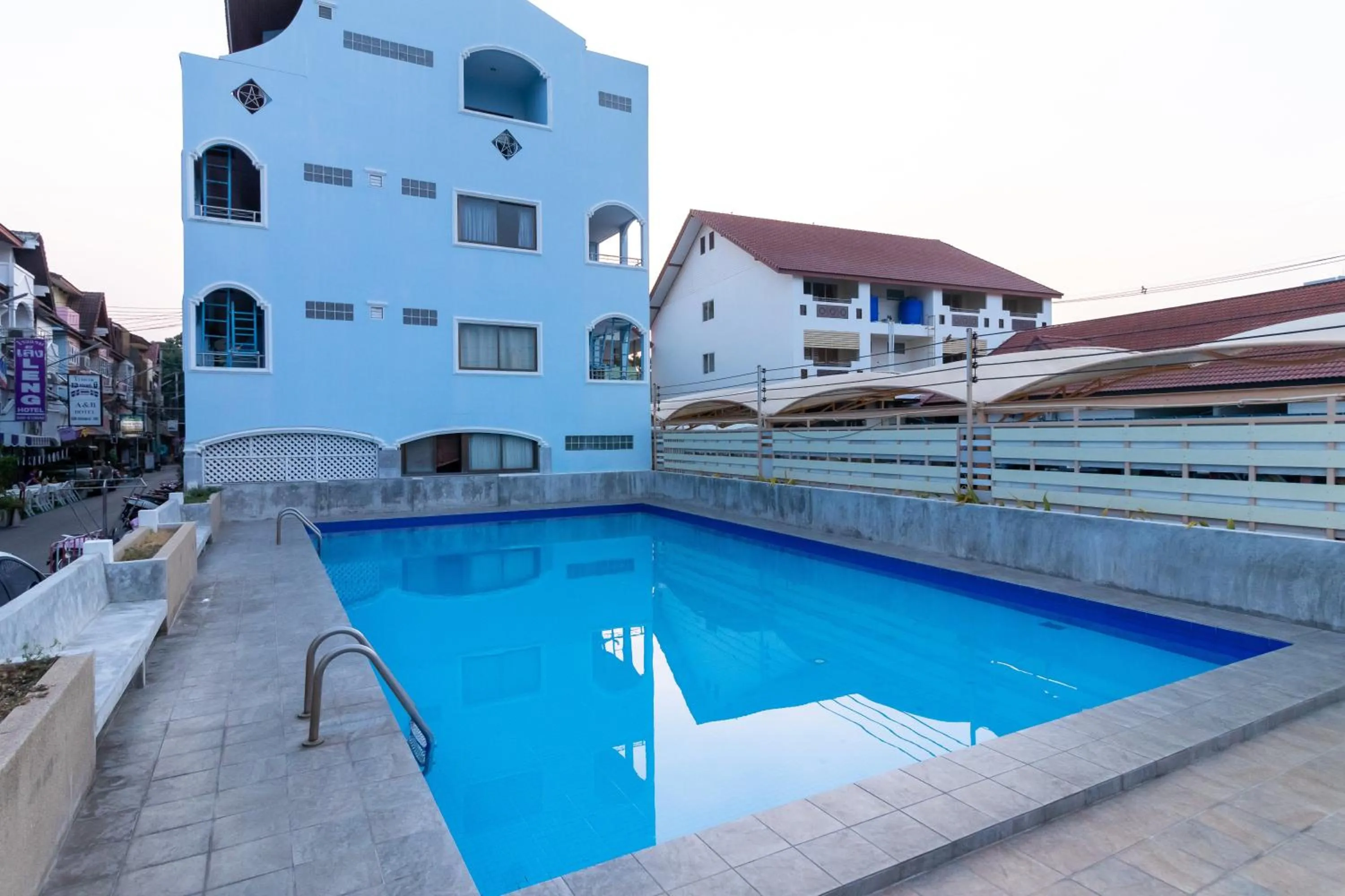 Swimming pool in Thipurai Annex Hotel