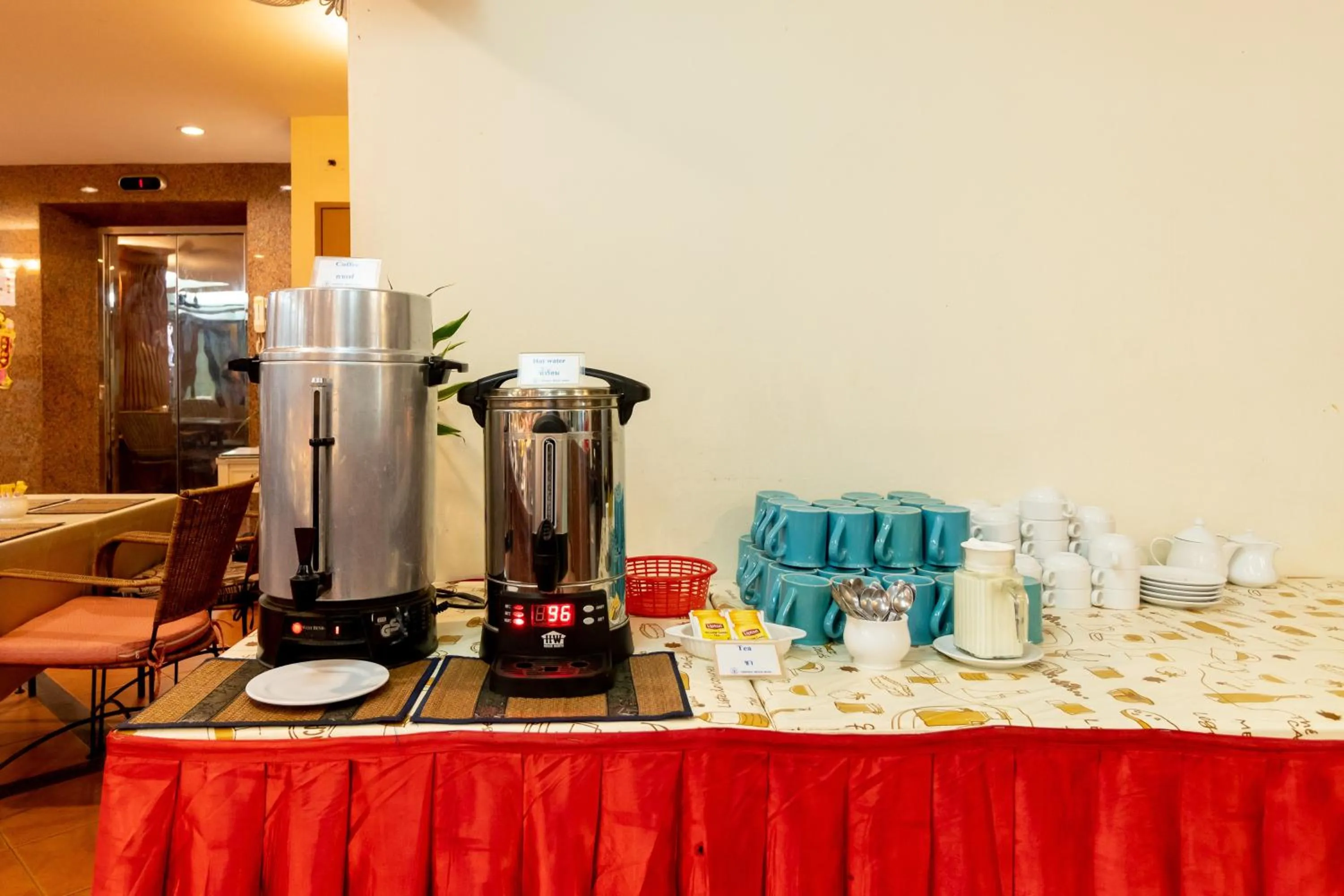 Drinks in Thipurai Annex Hotel