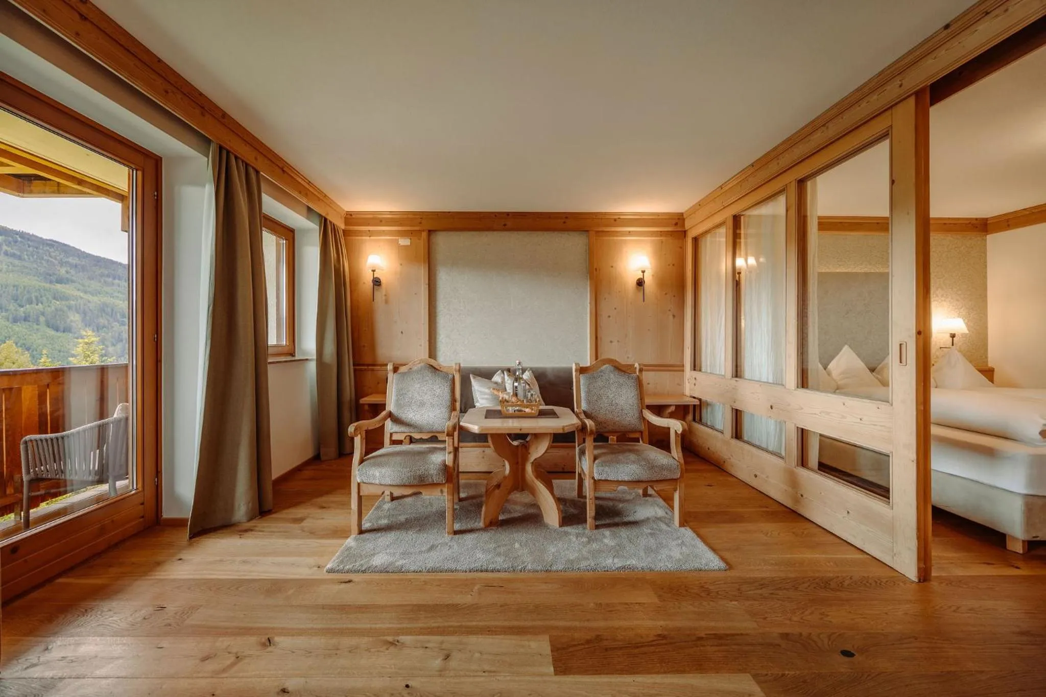 Living room, Bed in Hotel Bergheimat