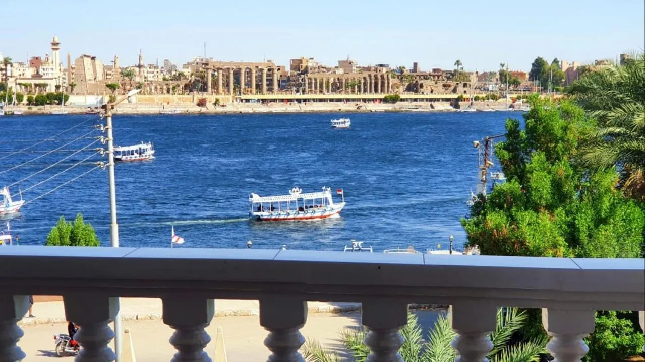 Restaurant/places to eat in El Mesala Hotel