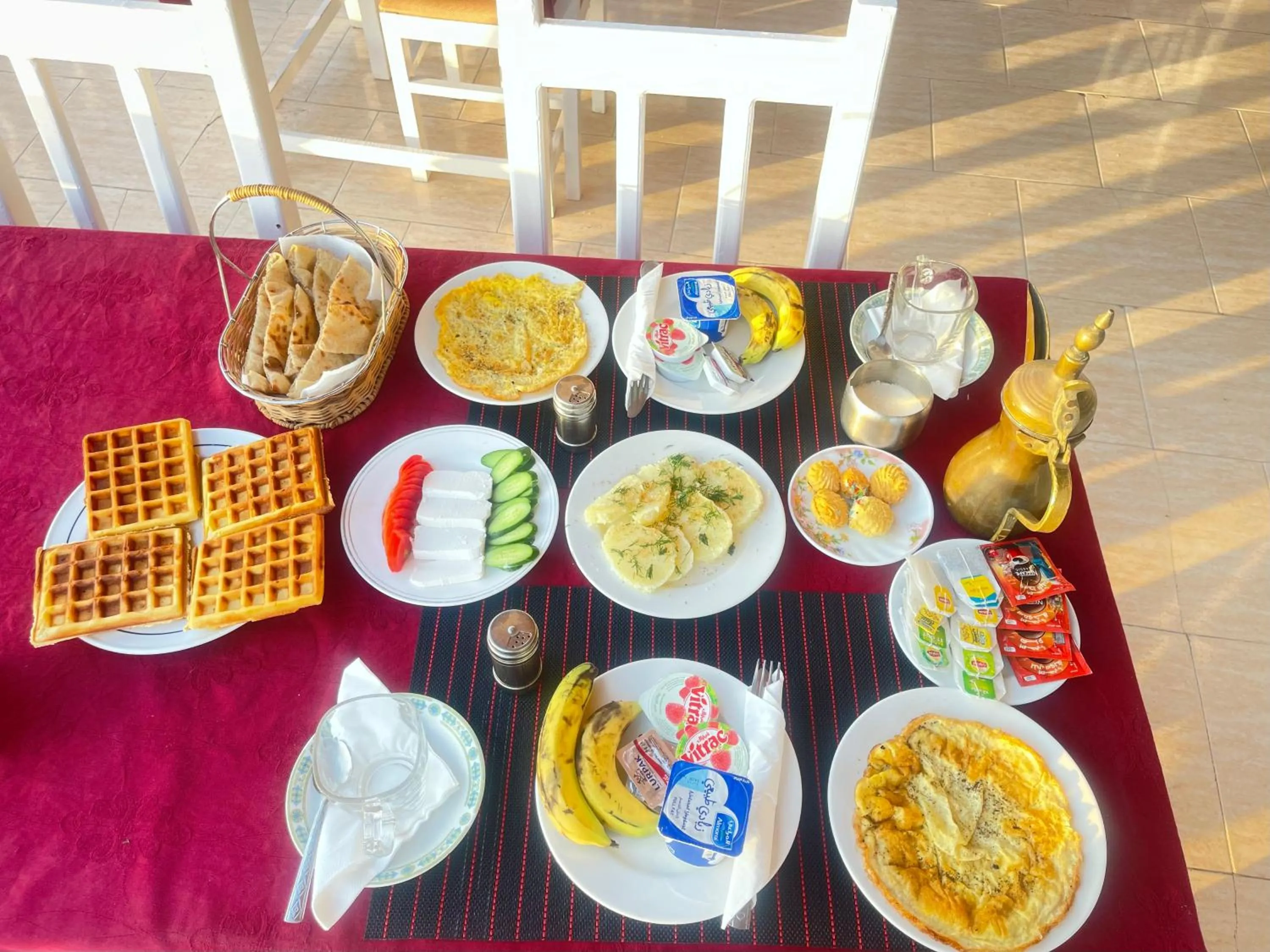 Restaurant/places to eat in El Mesala Hotel