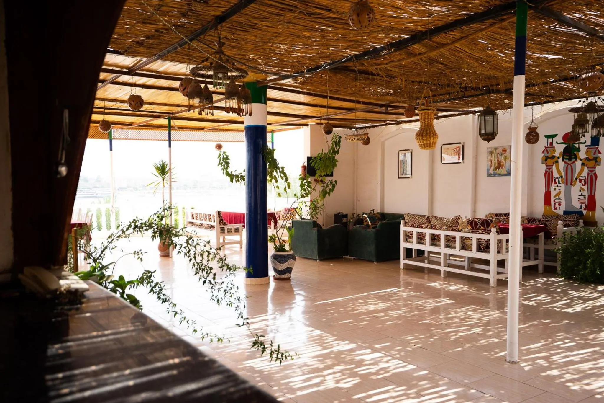 Restaurant/places to eat in El Mesala Hotel