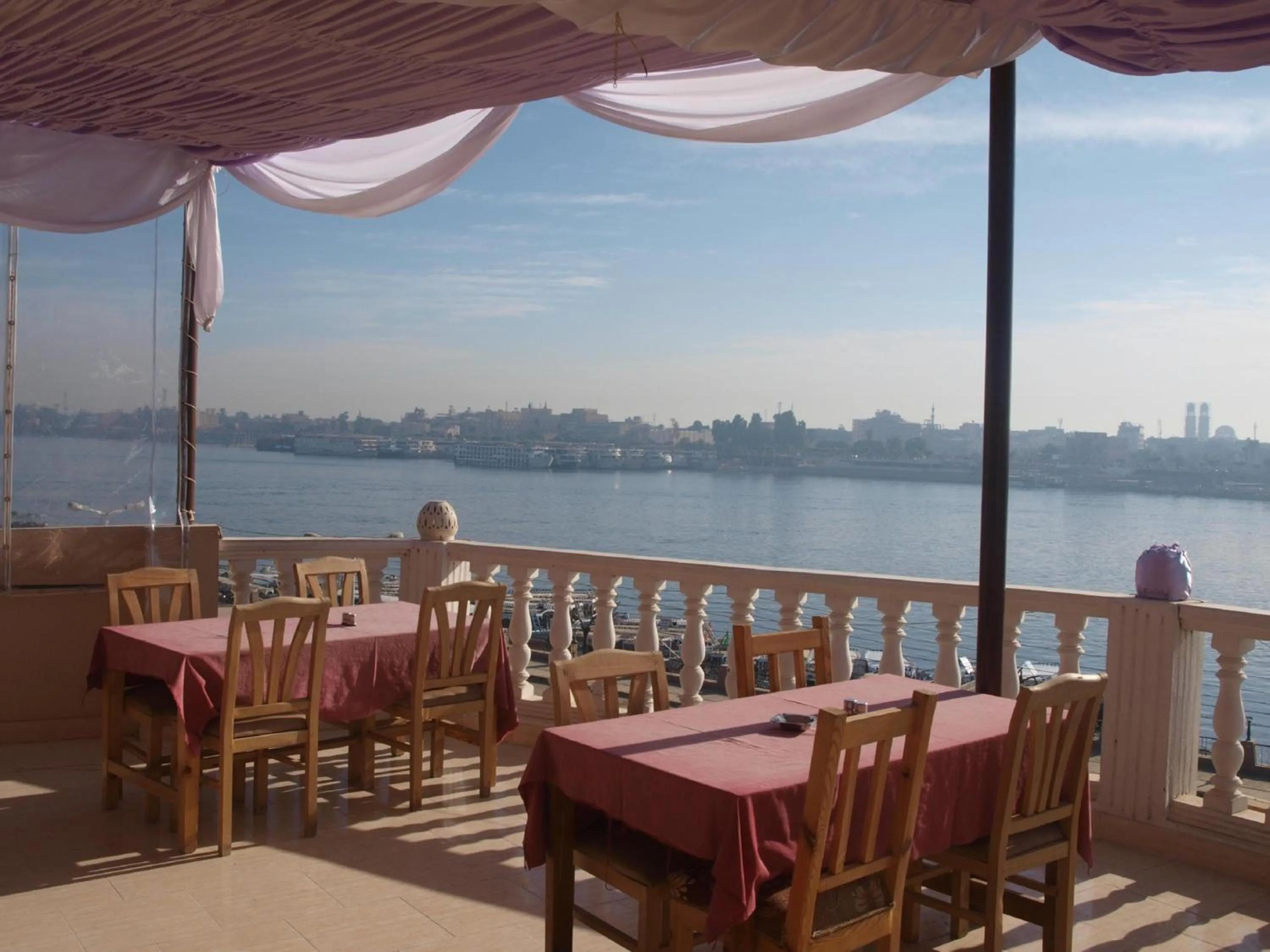 Restaurant/places to eat in El Mesala Hotel