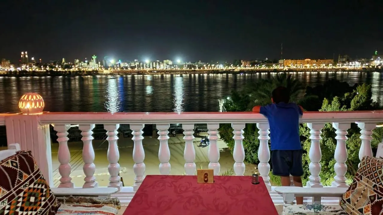 Restaurant/places to eat in El Mesala Hotel