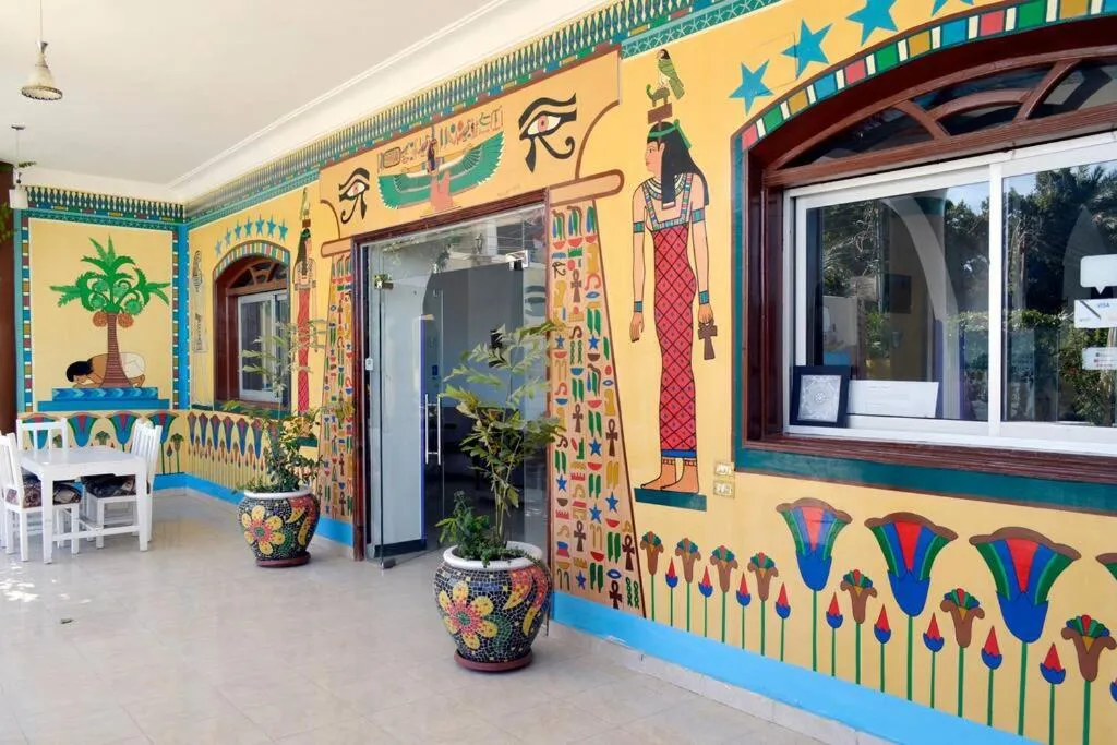 Facade/entrance in El Mesala Hotel