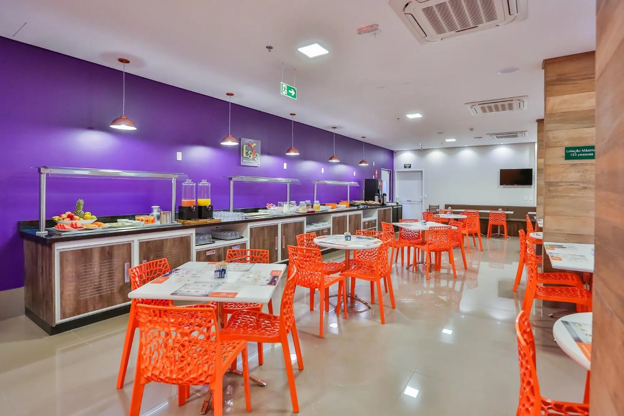 Restaurant/places to eat in Sleep Inn São Carlos