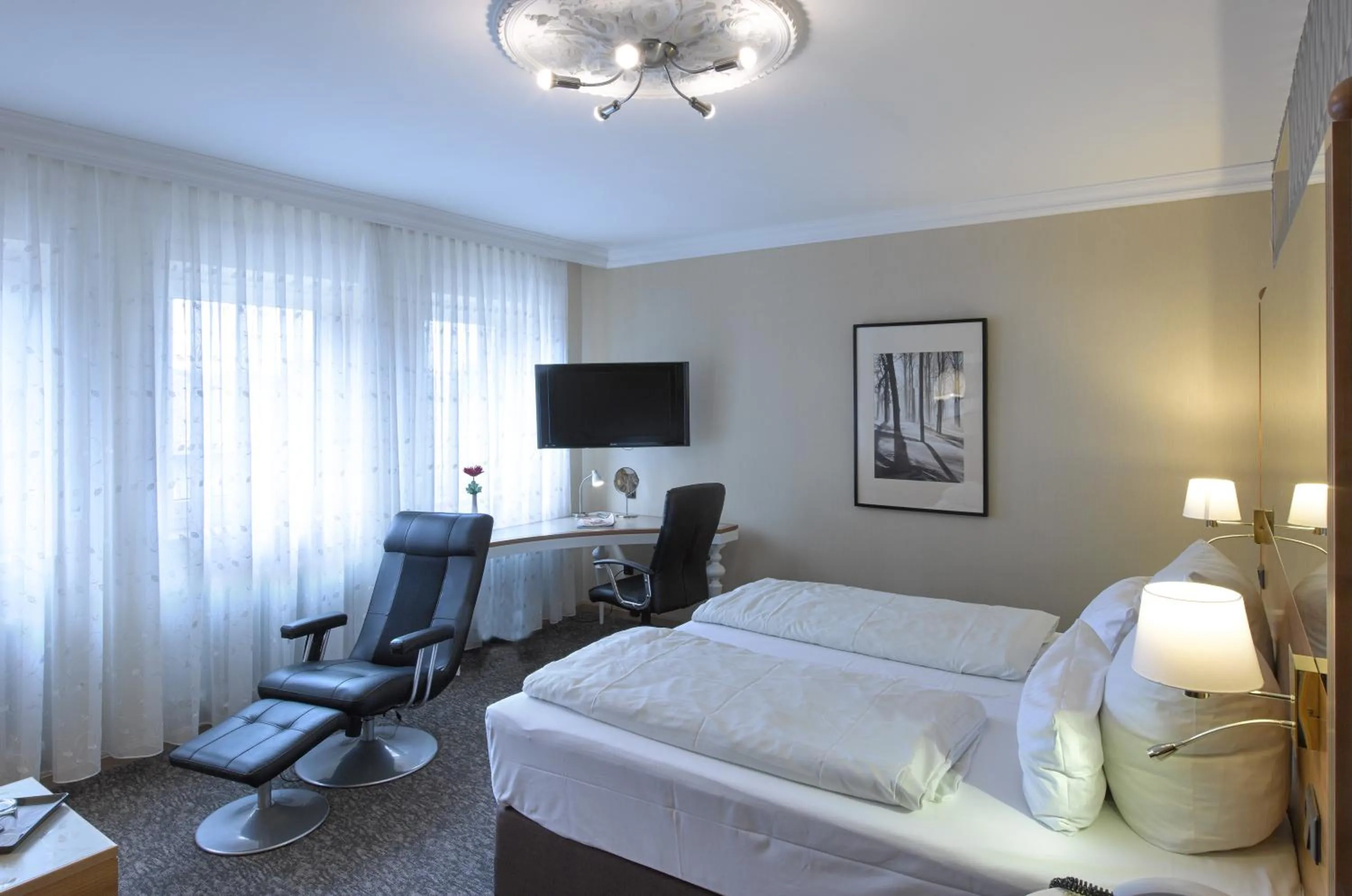 Photo of the whole room, Bed in Hotel Kleiner Riesen