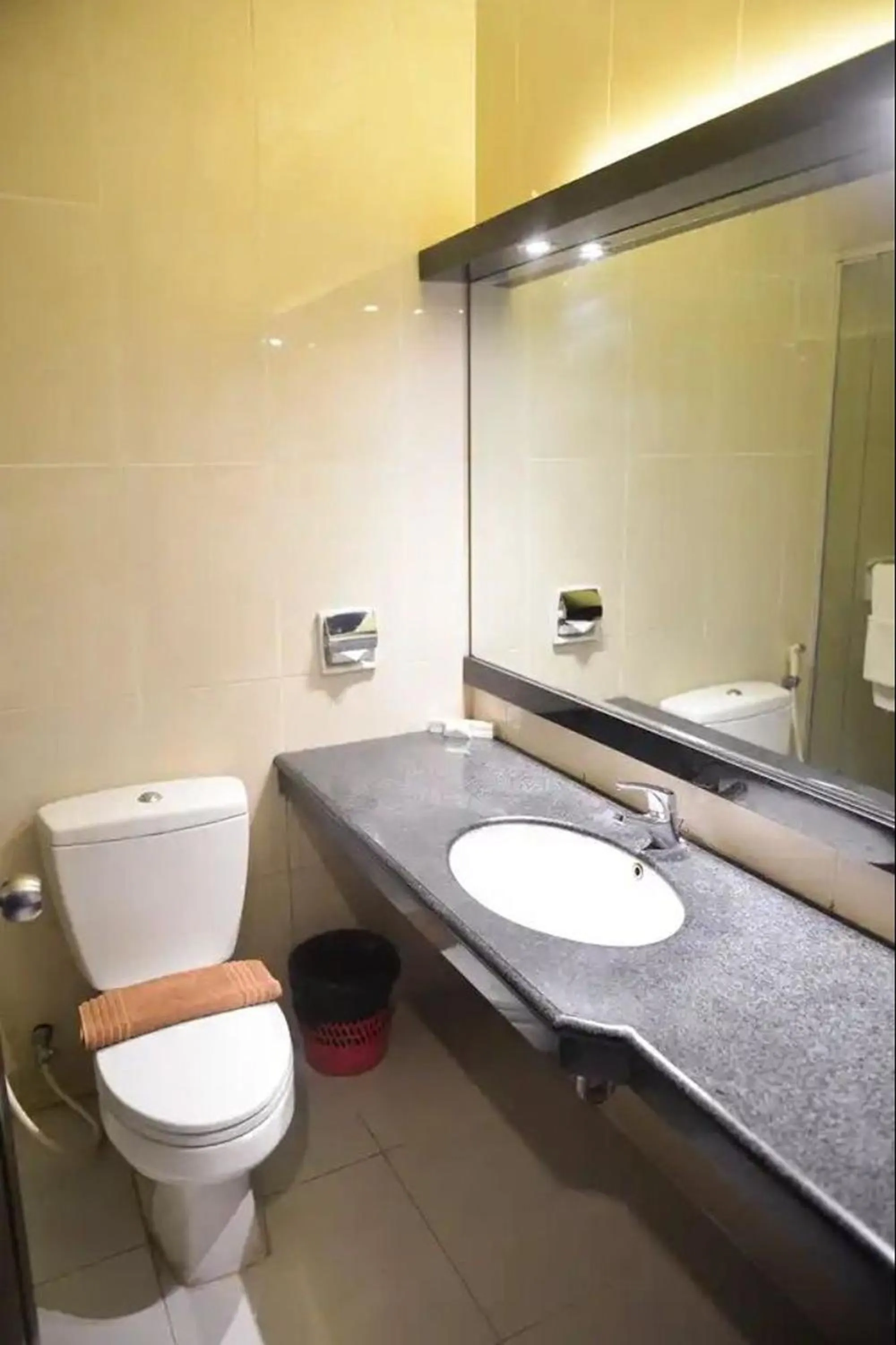 Bathroom in Hotel 88 Jember By WH - Strategic Location In The City Center