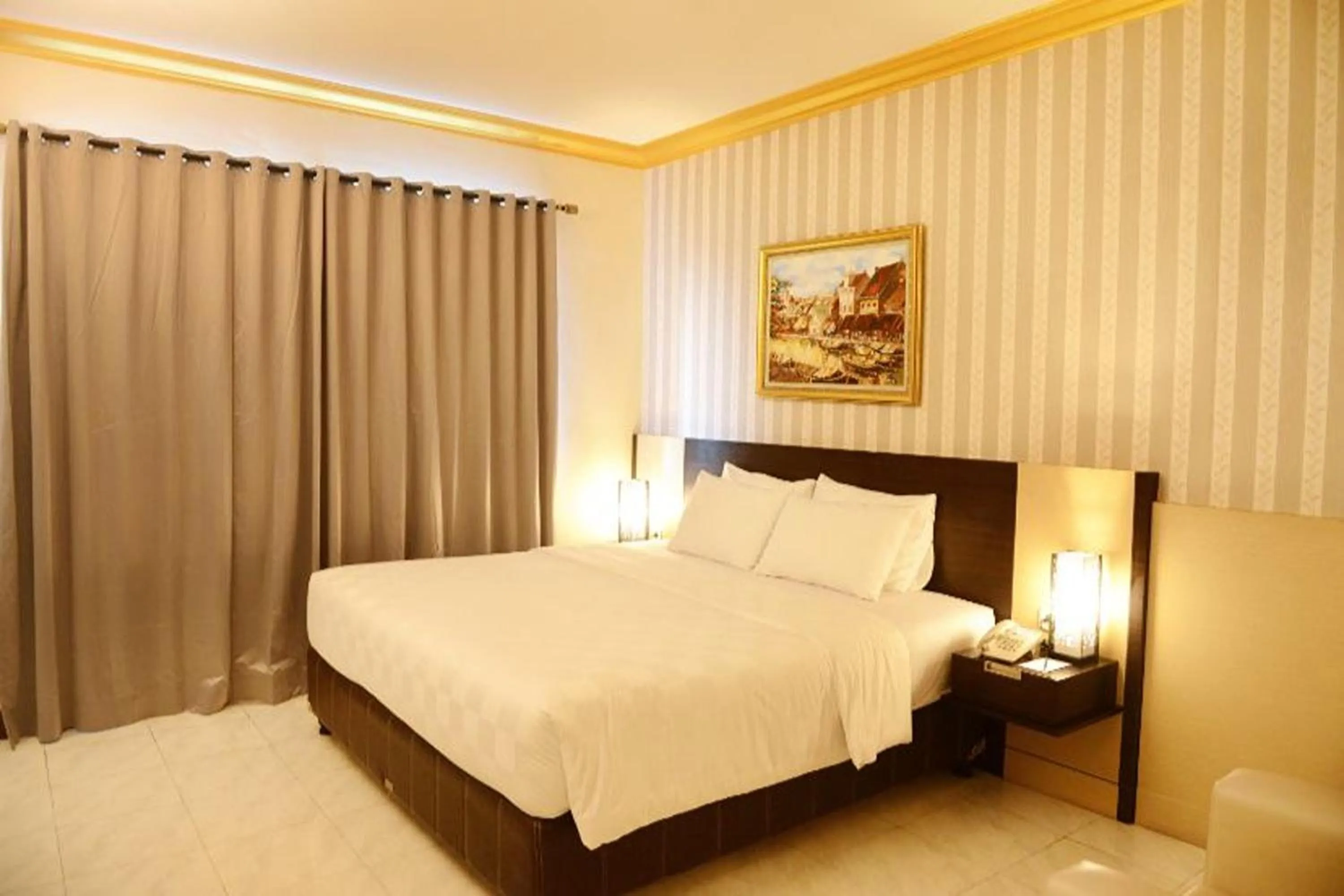 room service, Bed in Hotel 88 Jember By WH - Strategic Location In The City Center