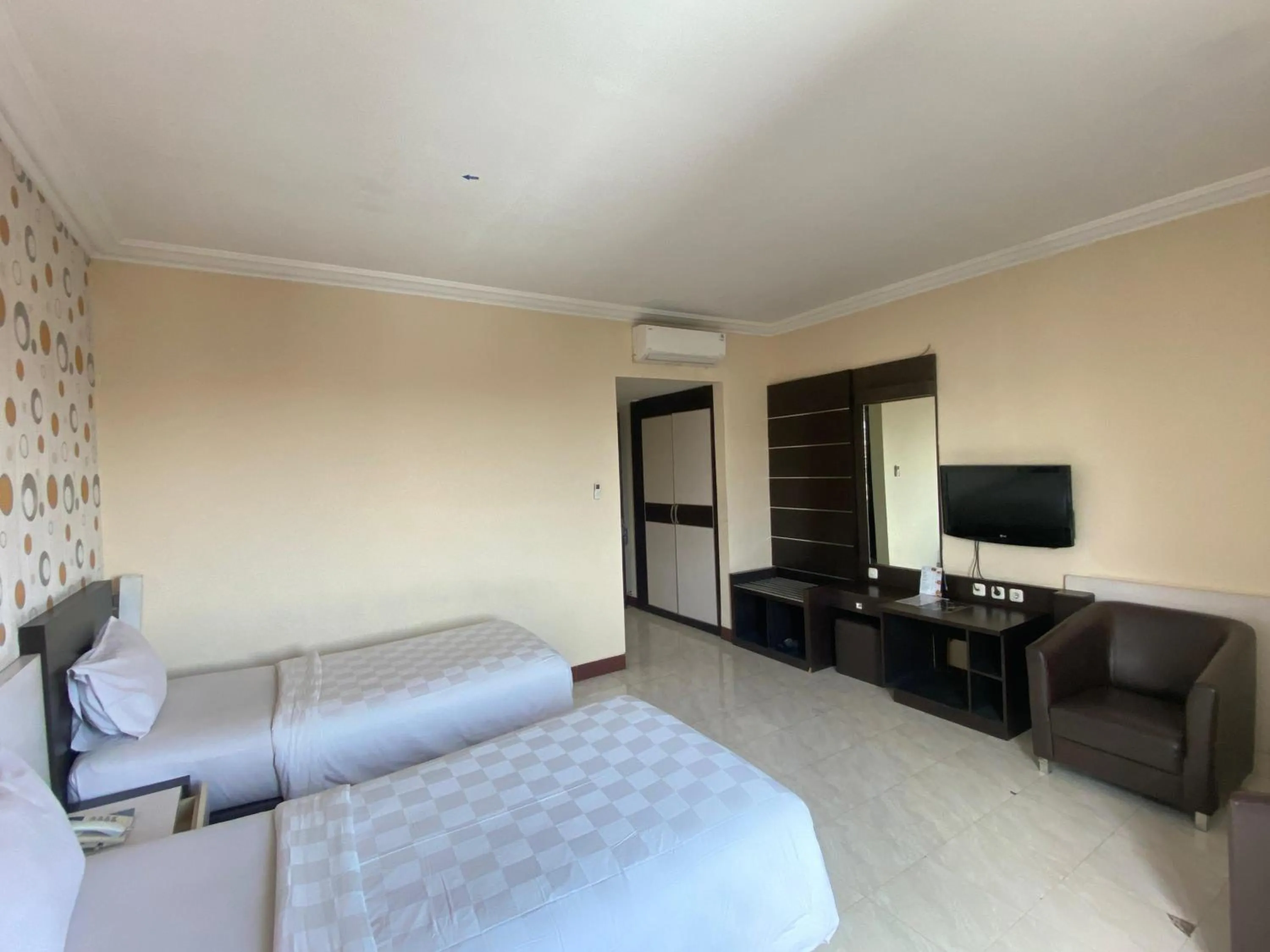 Bedroom, Bed in Hotel 88 Jember By WH - Strategic Location In The City Center