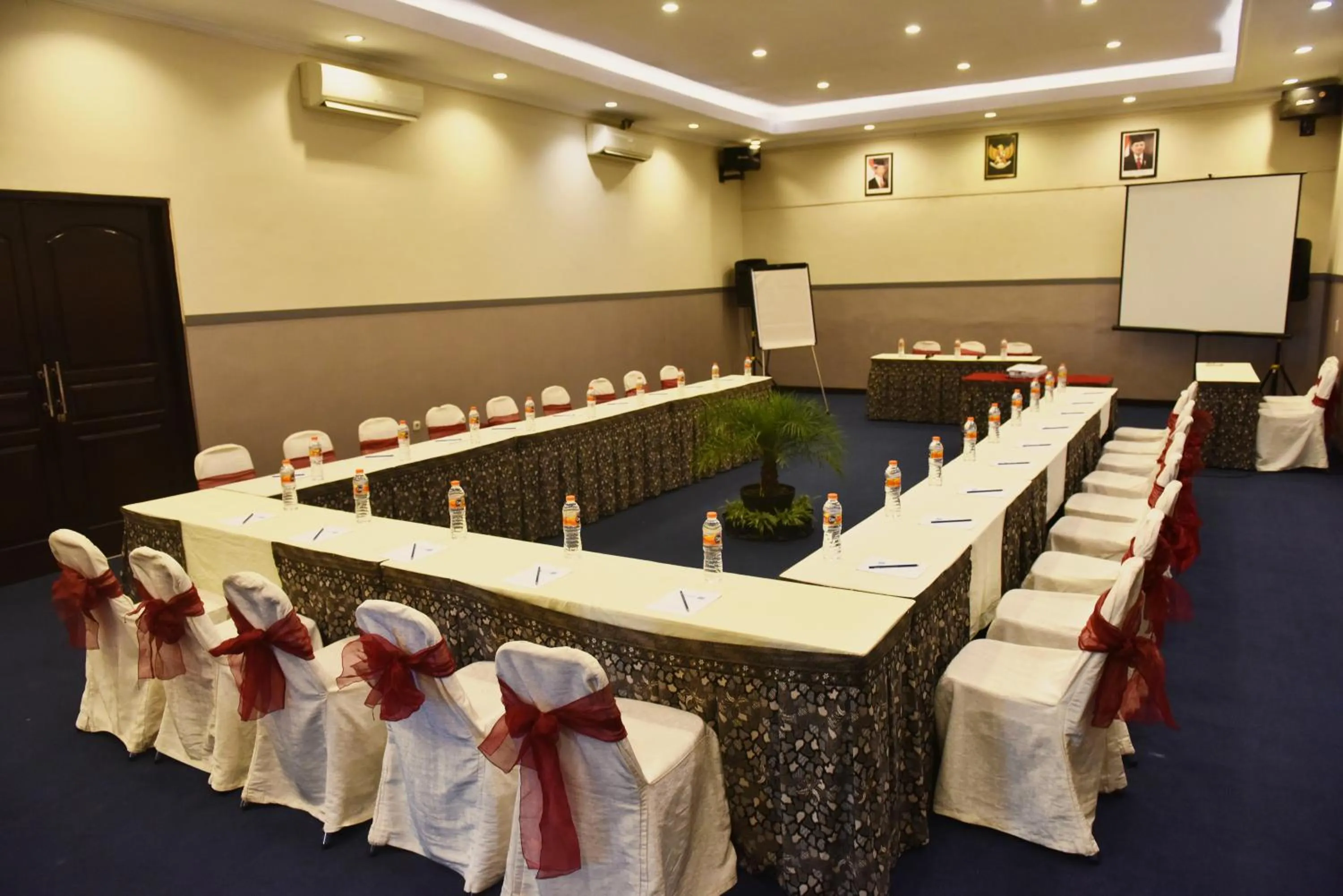 Meeting/conference room in Hotel 88 Jember By WH - Strategic Location In The City Center