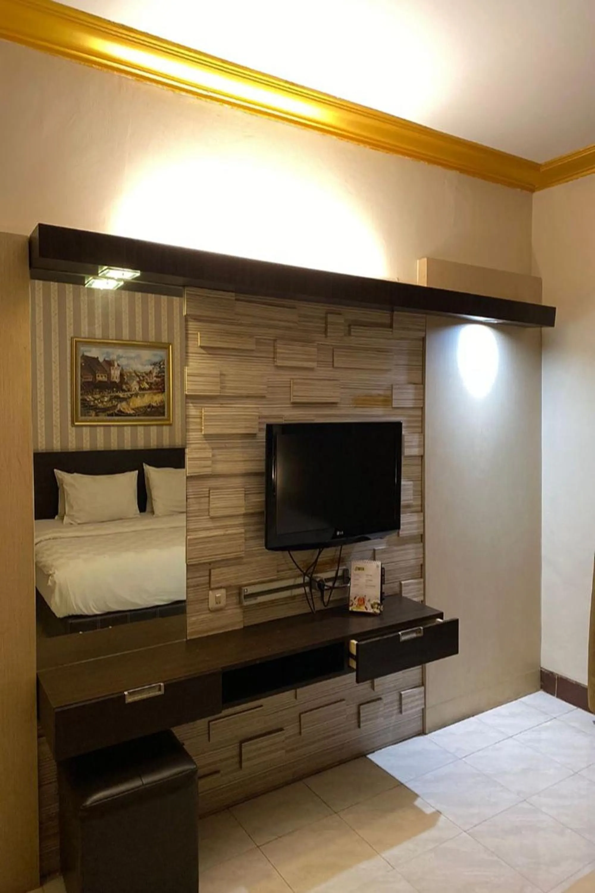 room service, Bed in Hotel 88 Jember By WH - Strategic Location In The City Center