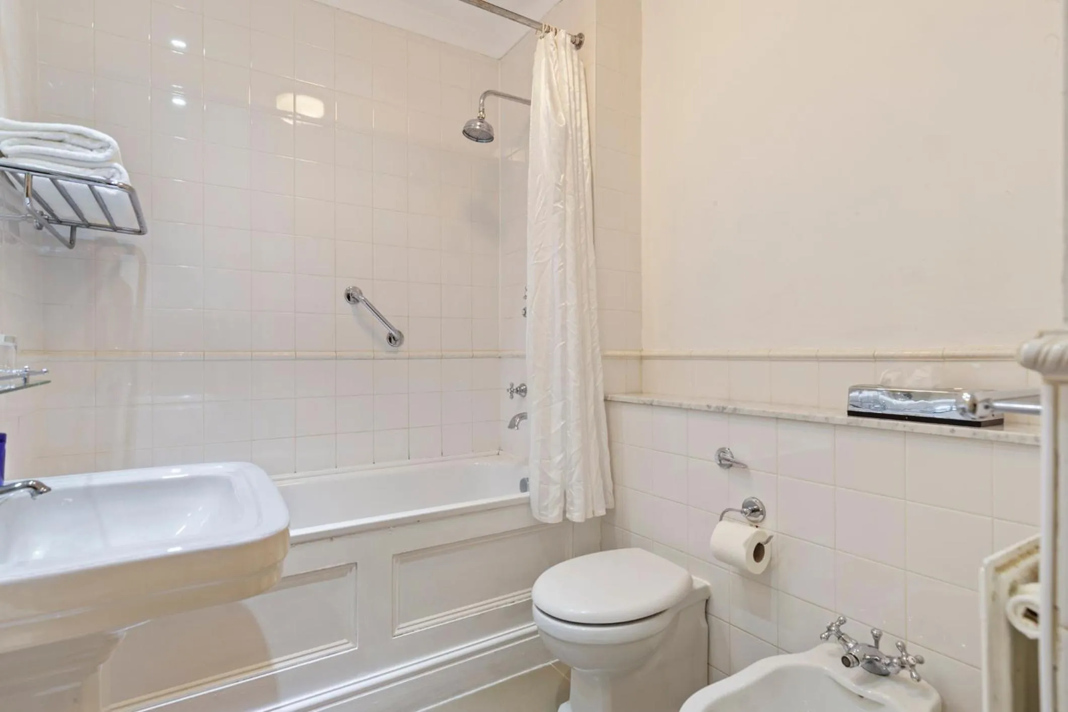 Shower in Best Western Lamphey Court Hotel and Spa