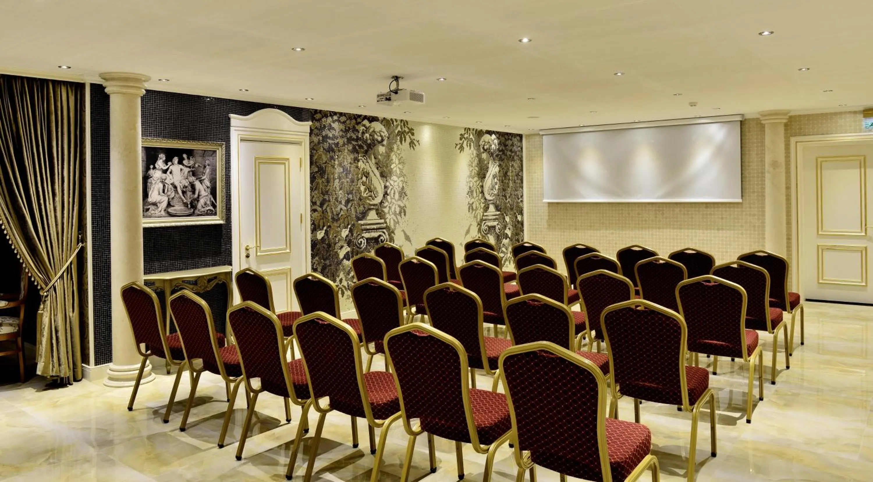 Business facilities in Villa Augusto Boutique Hotel & SPA