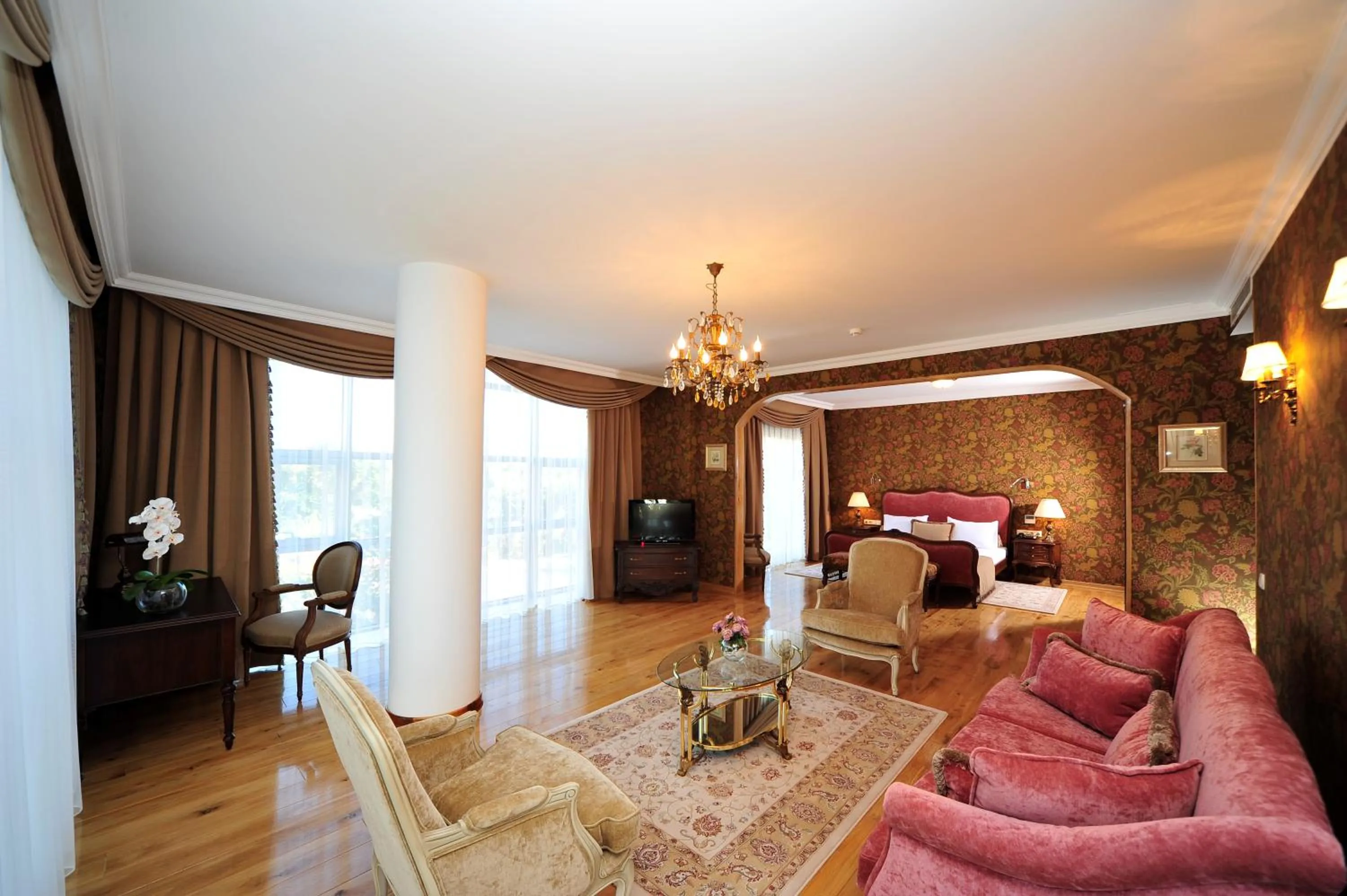 TV and multimedia in Villa Augusto Boutique Hotel & SPA