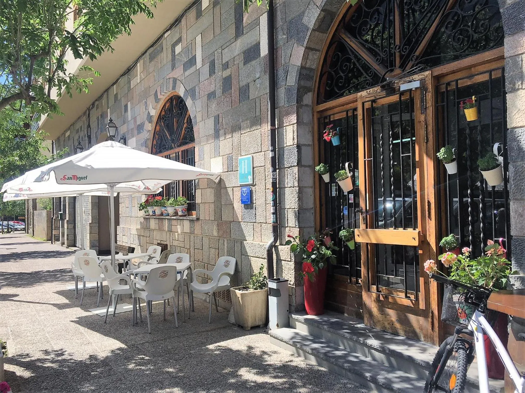 Property building in El Pilar