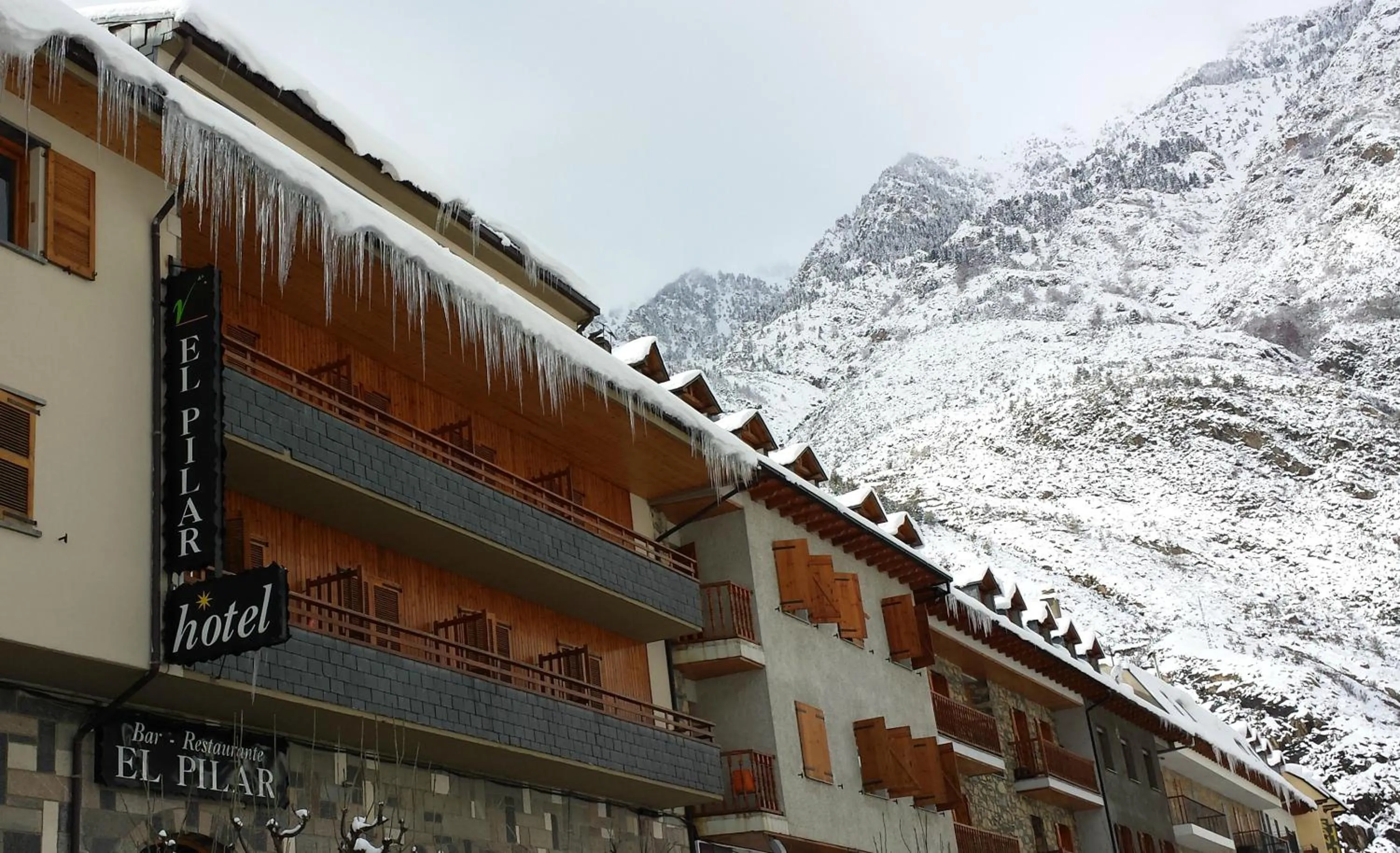 Property building in El Pilar