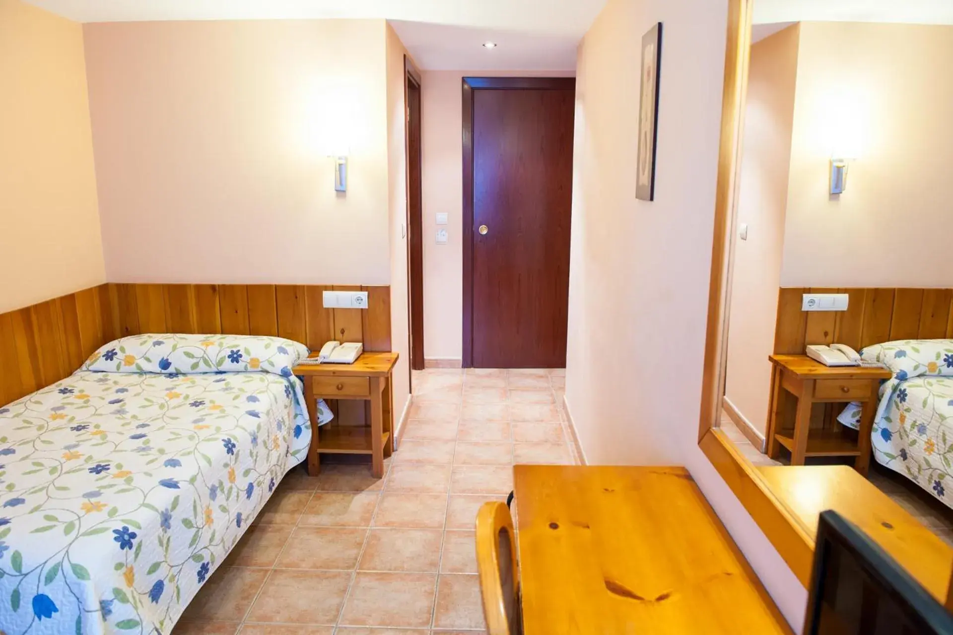 Single Room in El Pilar Single Room in El Pilar