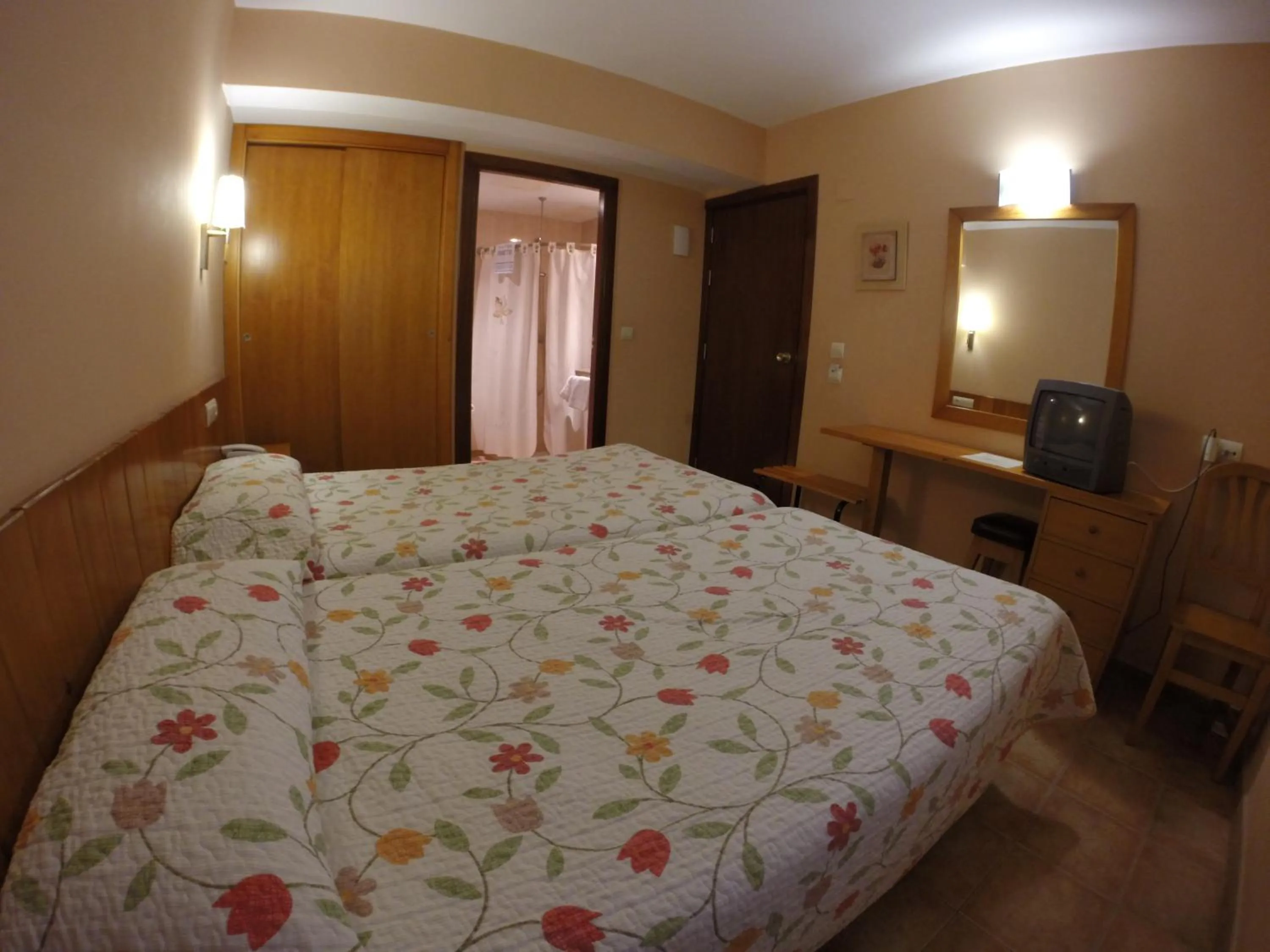 Photo of the whole room, Bed in El Pilar
