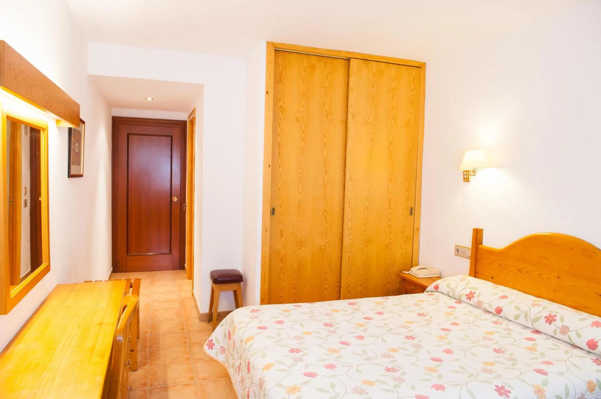 Photo of the whole room, Bed in El Pilar