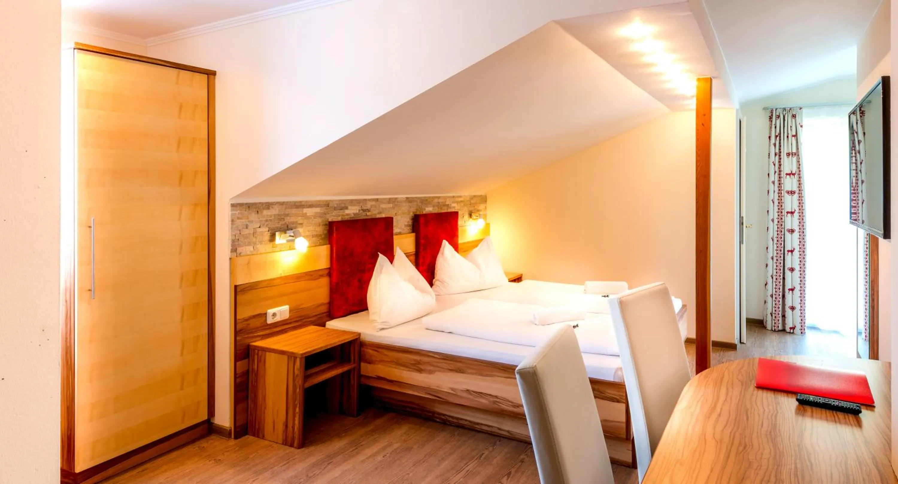 Photo of the whole room, Bed in Panorama Hotel Traunstein