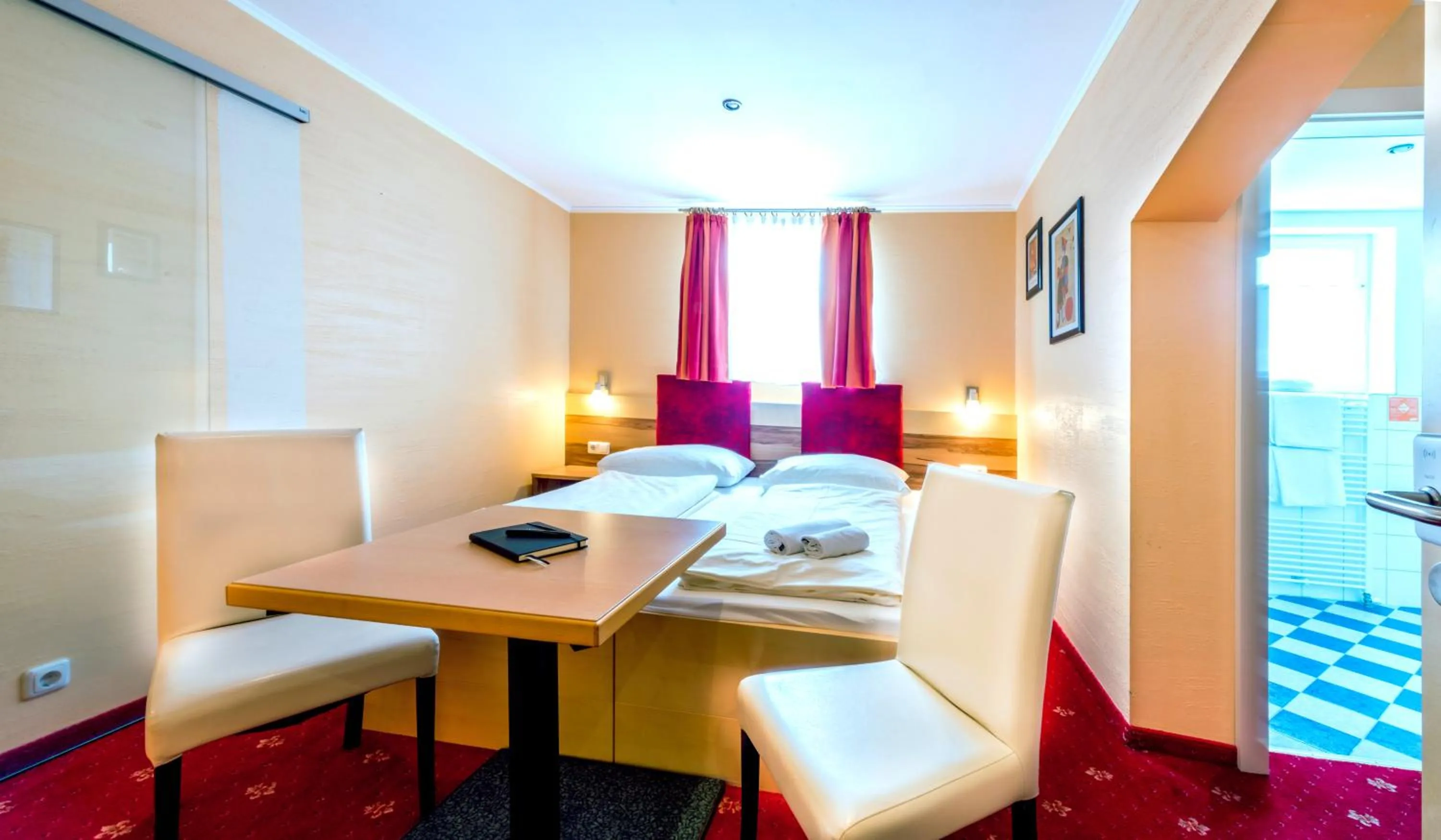 Bed in Panorama Hotel Traunstein