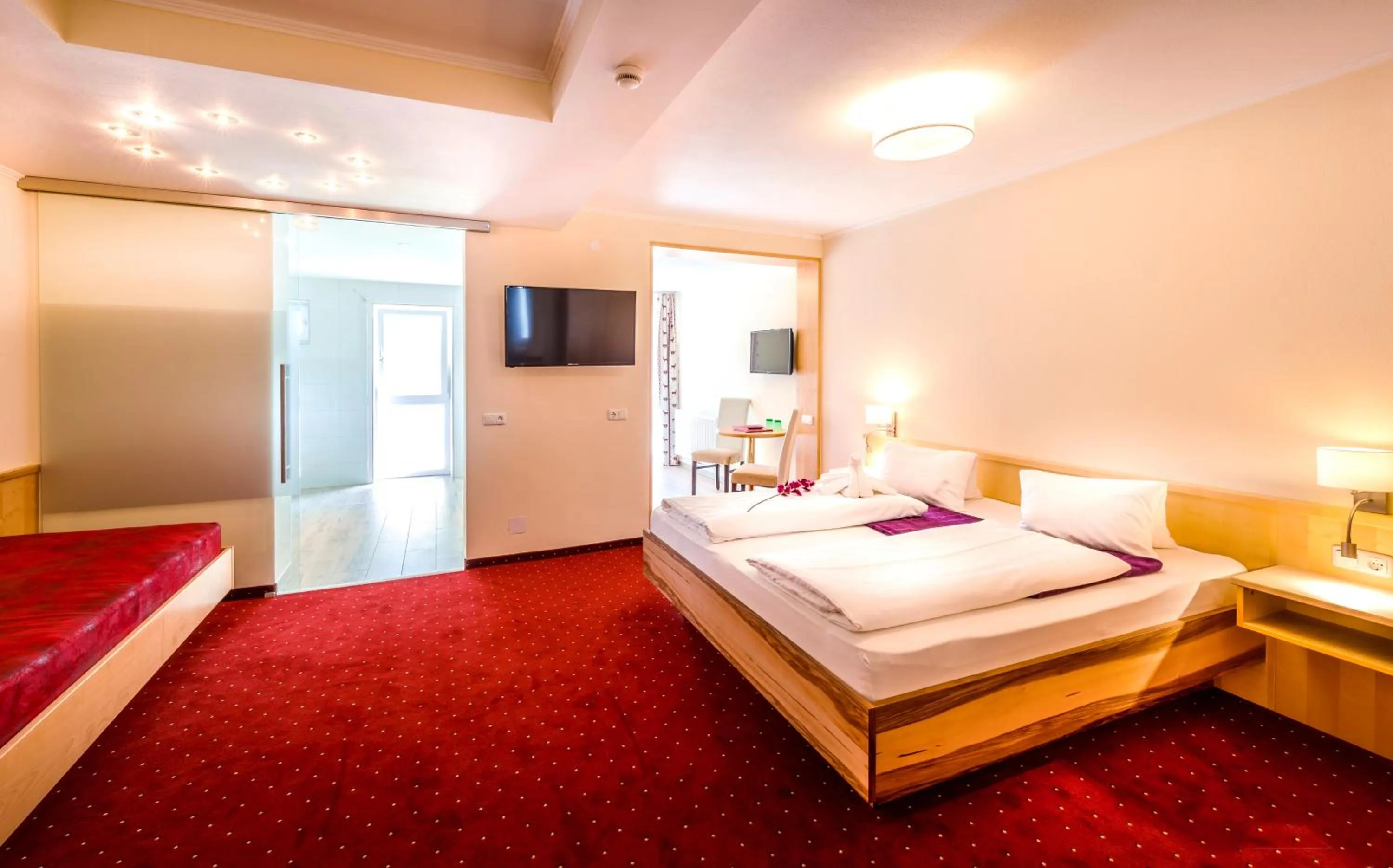 Photo of the whole room, Bed in Panorama Hotel Traunstein