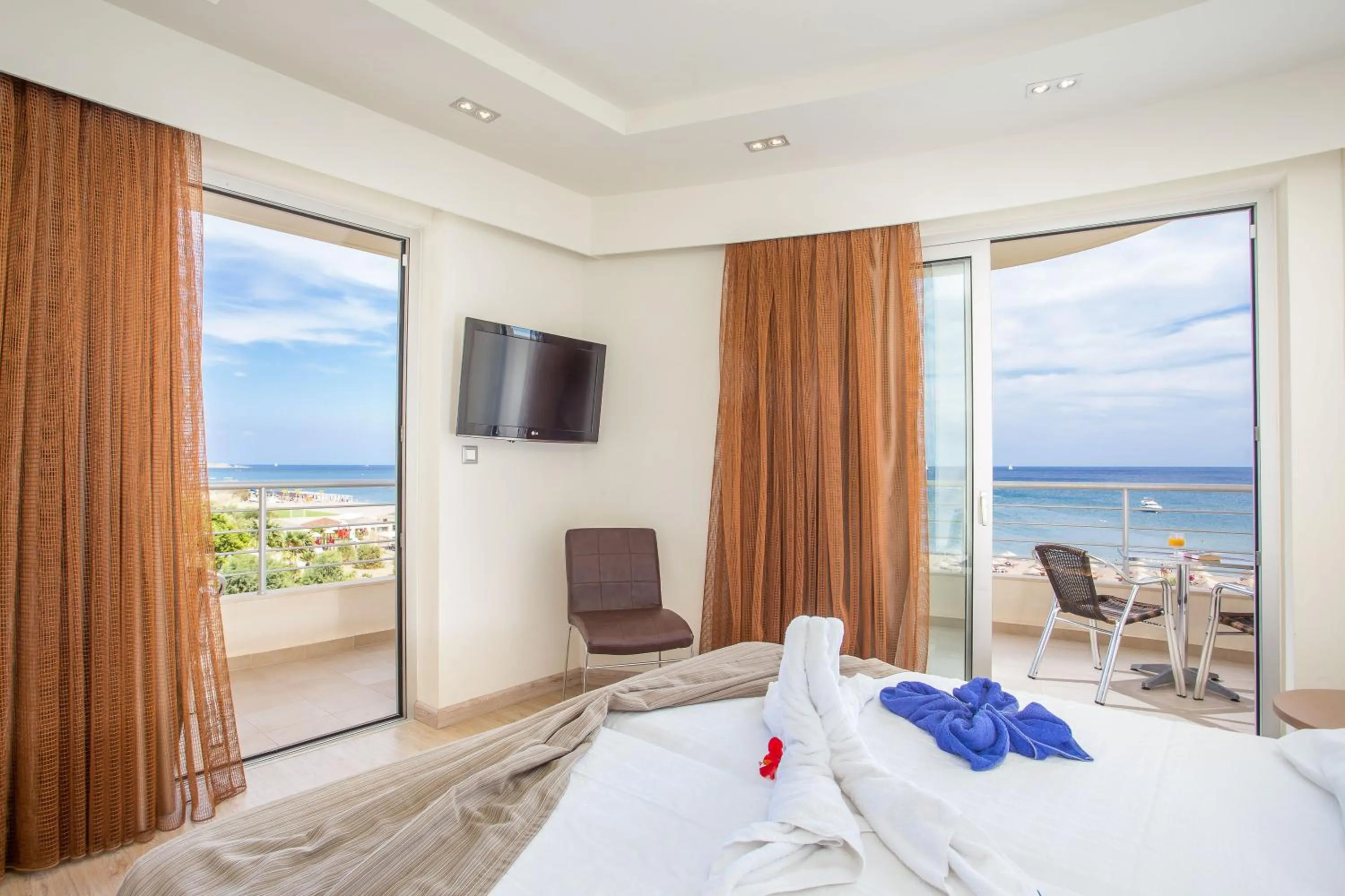 Bedroom, Bed in Pegasos Deluxe Beach Hotel