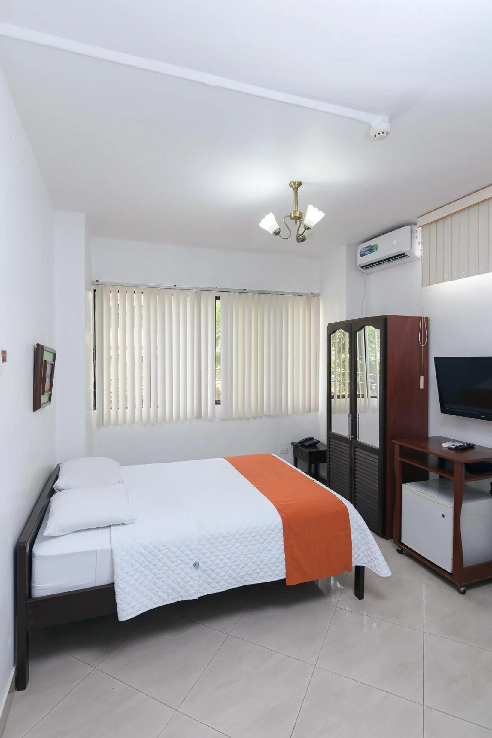 Photo of the whole room, Bed in Hotel de Alborada